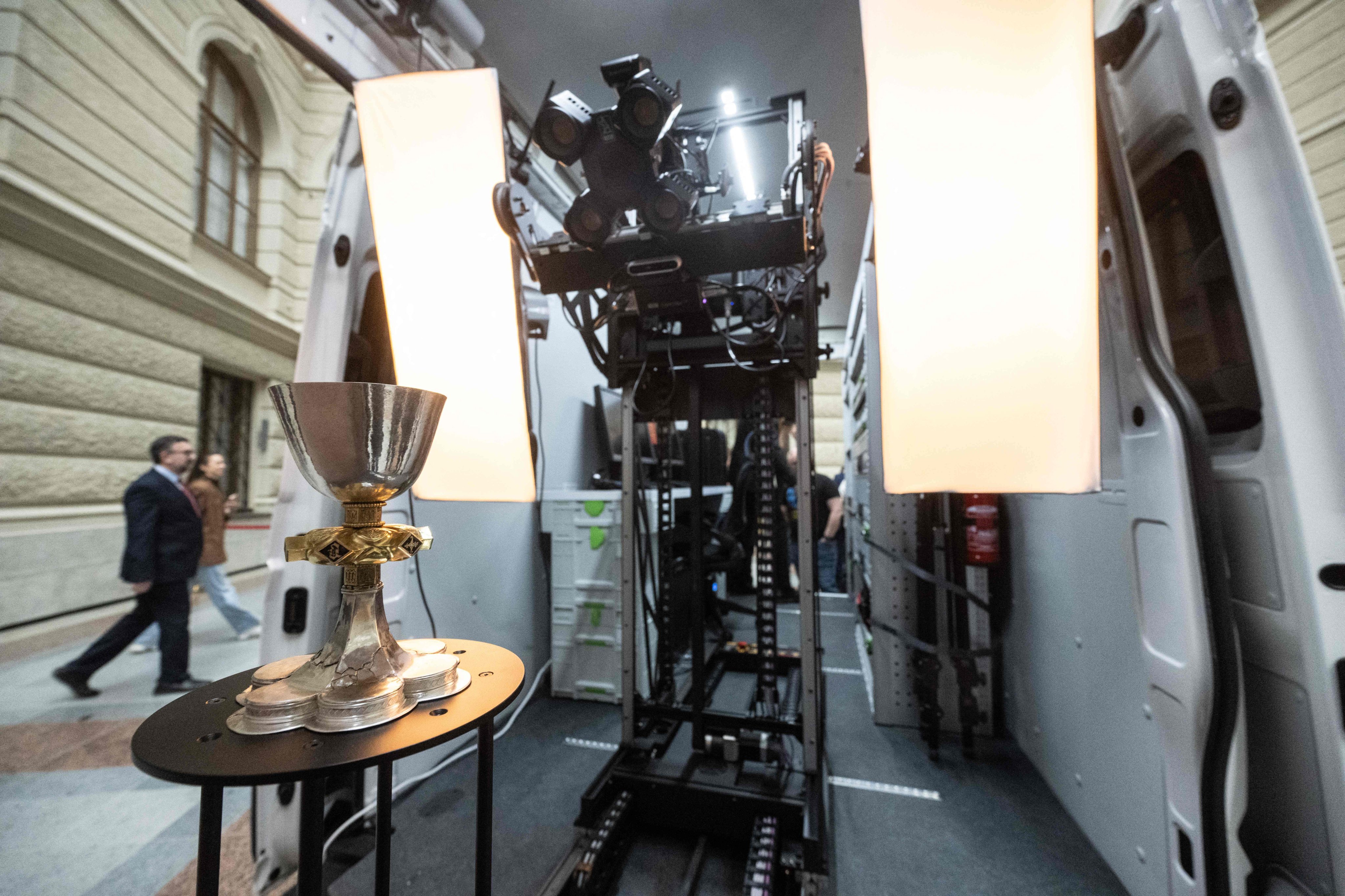 A Ukrainian artifact is 3D scanned in The Archa III (Ark Project) truck on March 24 in Prague, Czech Republic.Prague’s National Museum will send the truck with equipment  across Ukraine to help preserve the country’s cultural heritage. Photo: AFP