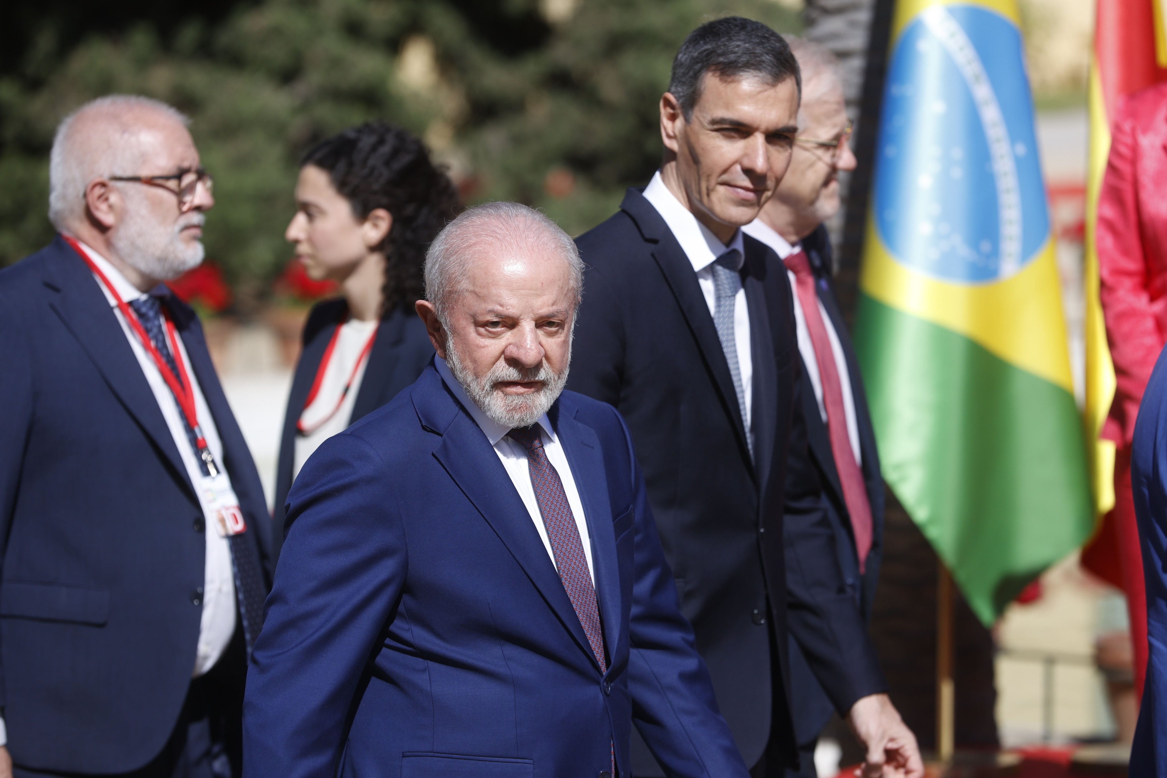 Spanish Prime Minister Pedro Sanchez (right) and Brazilian President Luiz Inacio Lula da Silva attend the Spain-Brazil Summit in Barcelona on Friday. Photo: EPA