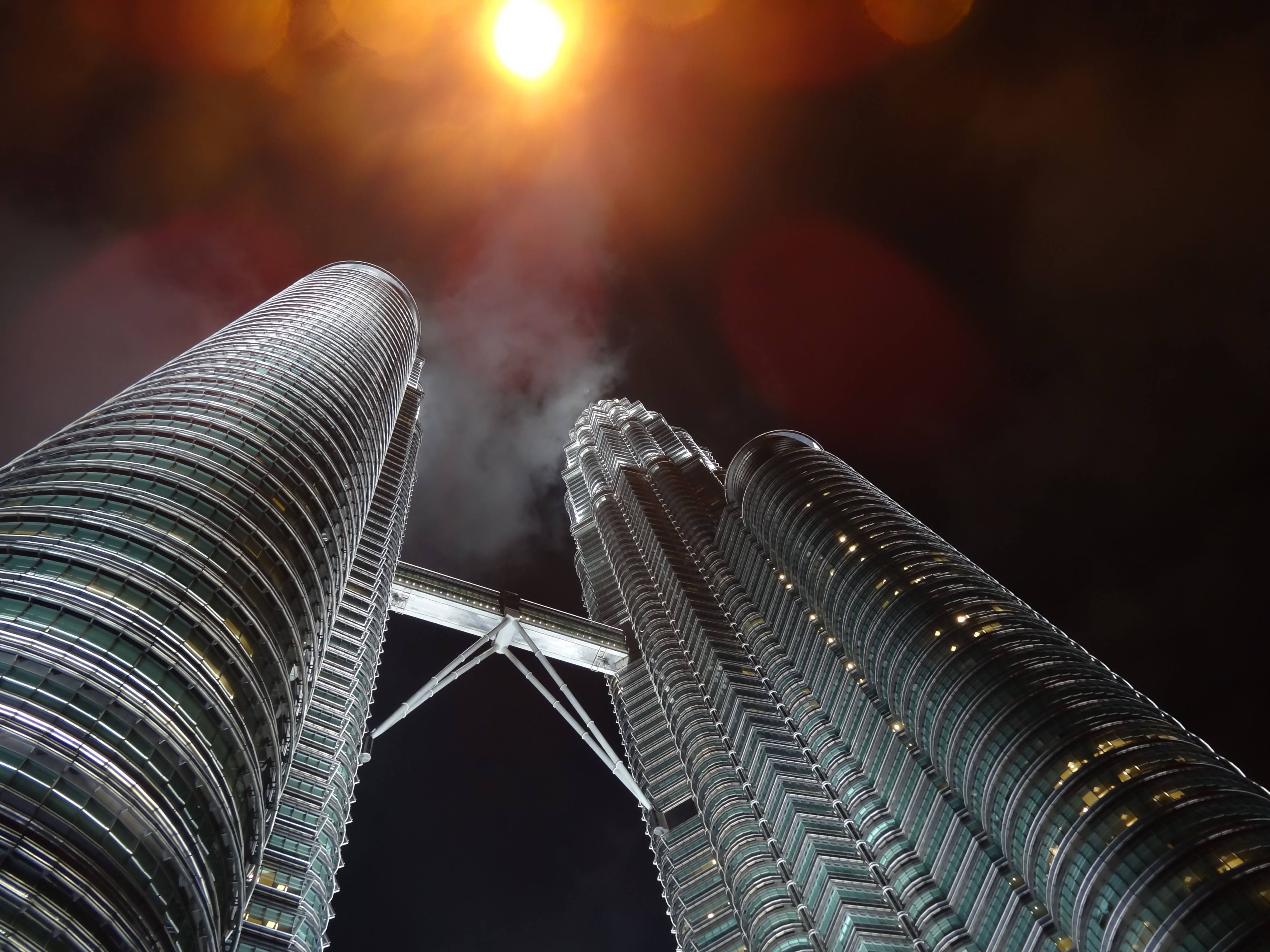 The Petronas Twin Towers in Kuala Lumpur is popular with street photographers, who offer tourists a more professional alternative to a selfie for a fee. Photo: dpa