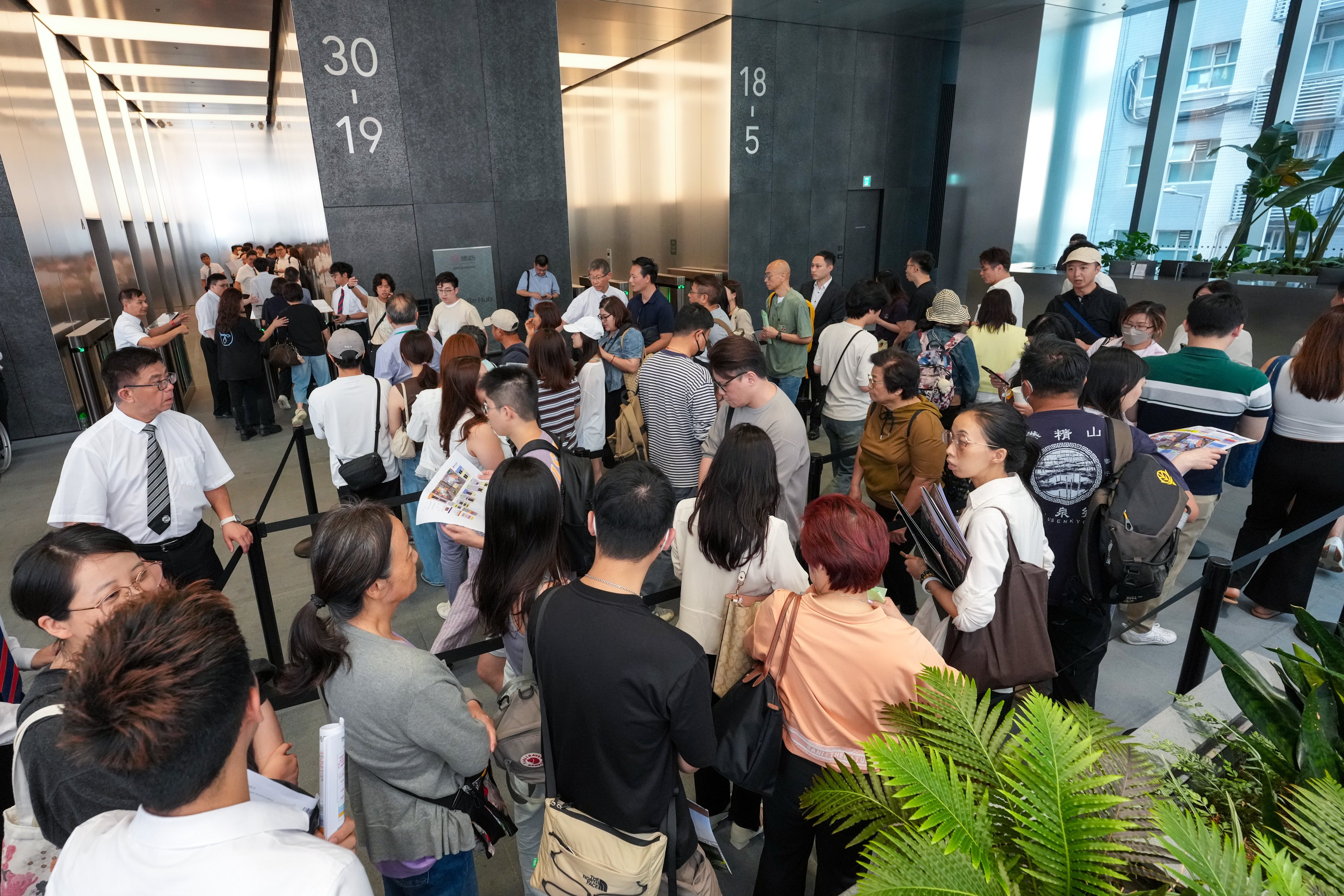 Prospective buyers queue at the sales office for Pavilia Farm III flats. Photo: Jelly Tse