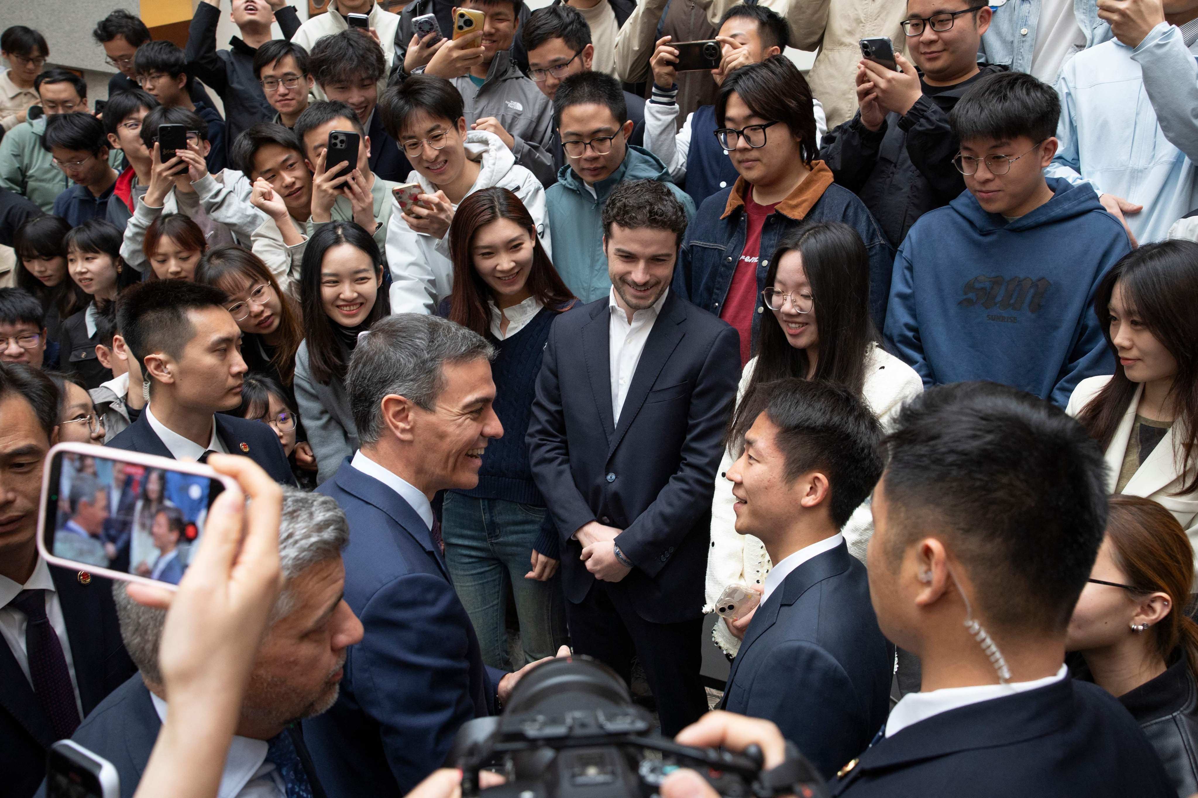 Spanish Prime Minister Pedro Sanchez (centre) speaks with students at Tsinghua University in Beijing on April 13. Photo: AFP