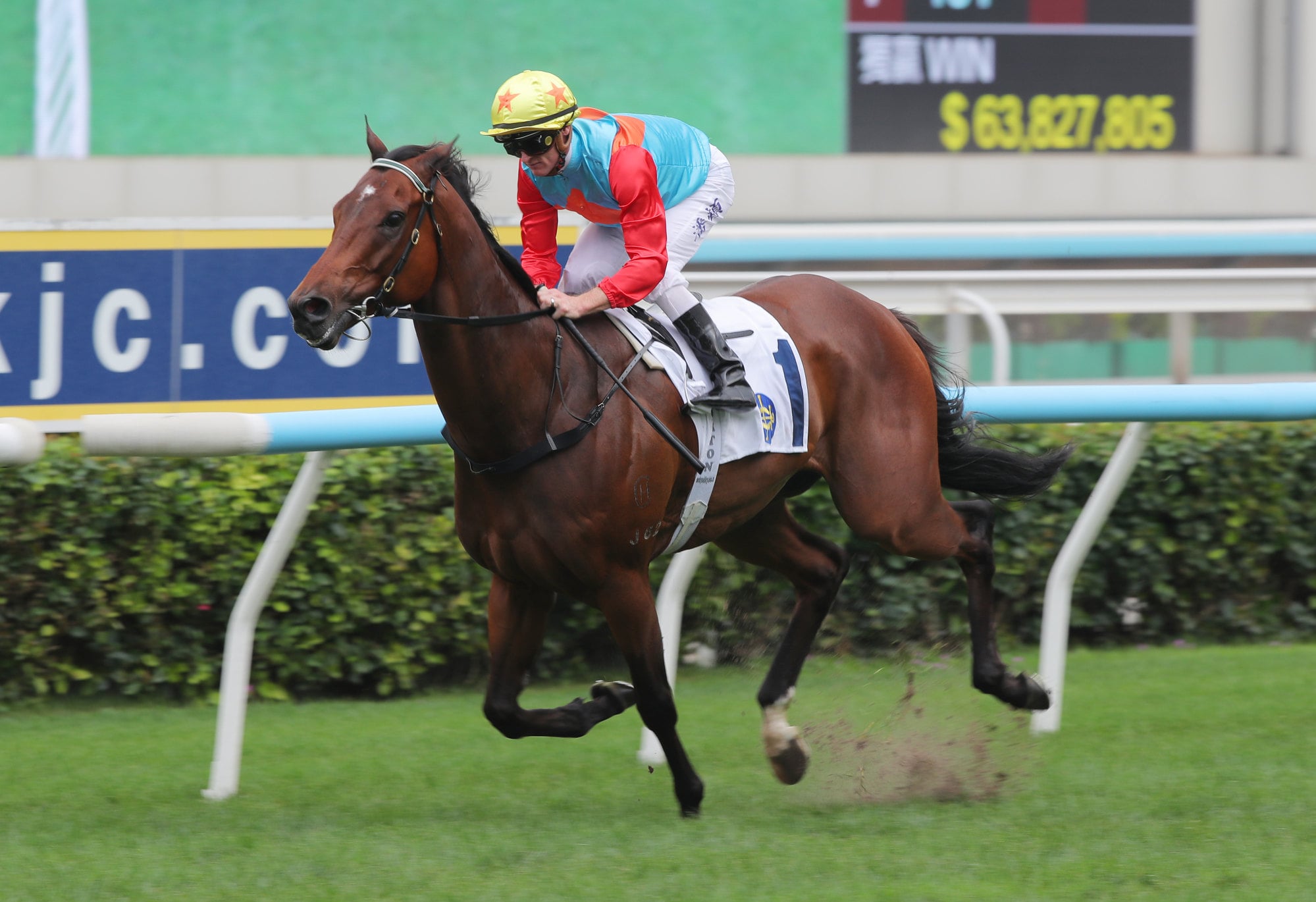 Zac Purton guides Ka Ying Rising to victory in the Sprint Cup.