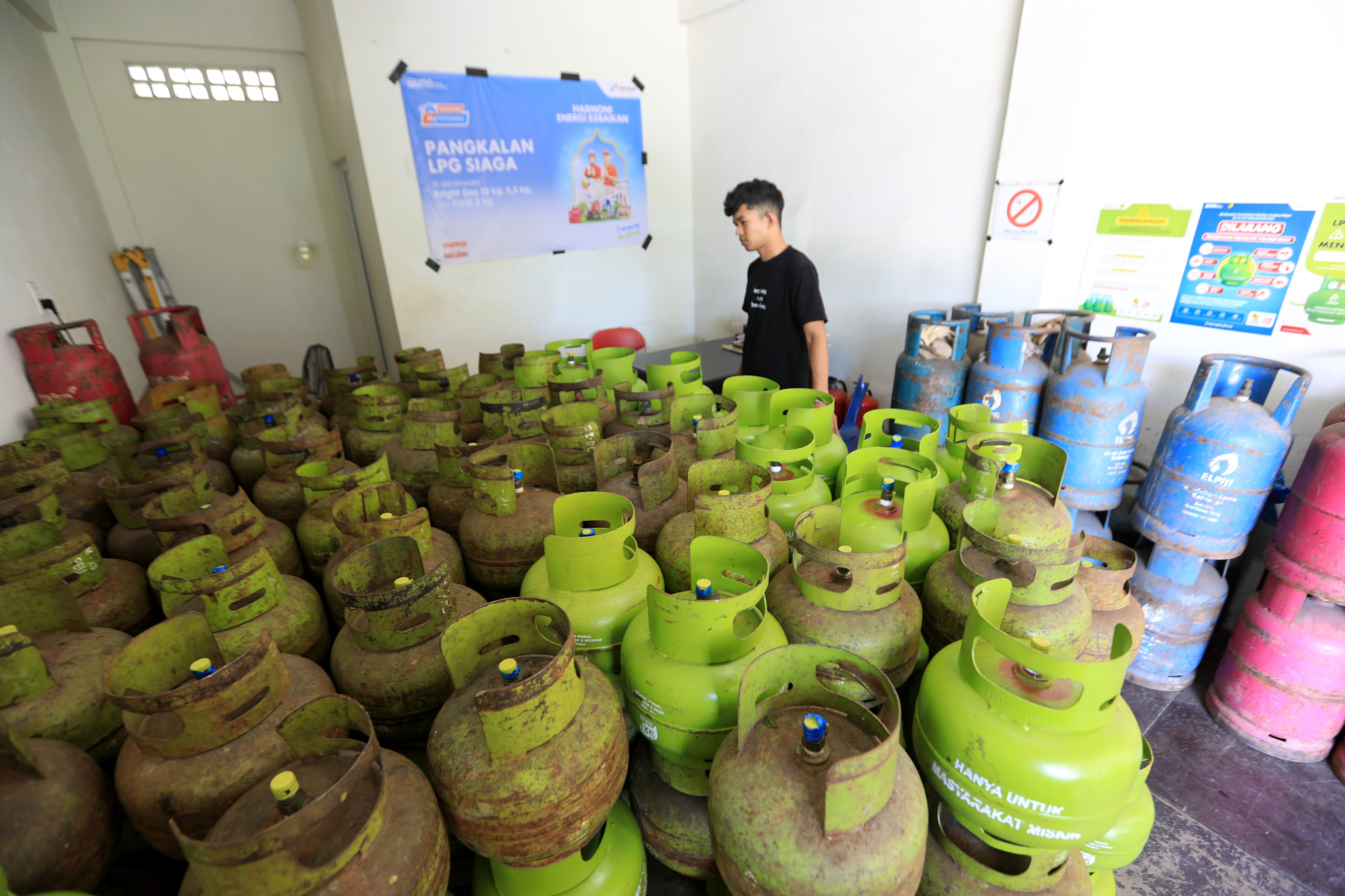 A worker organises liquid petroleum gas (LPG) cylinders at a distribution center in Banda Aceh, Indonesia, in March. Photo: EPA