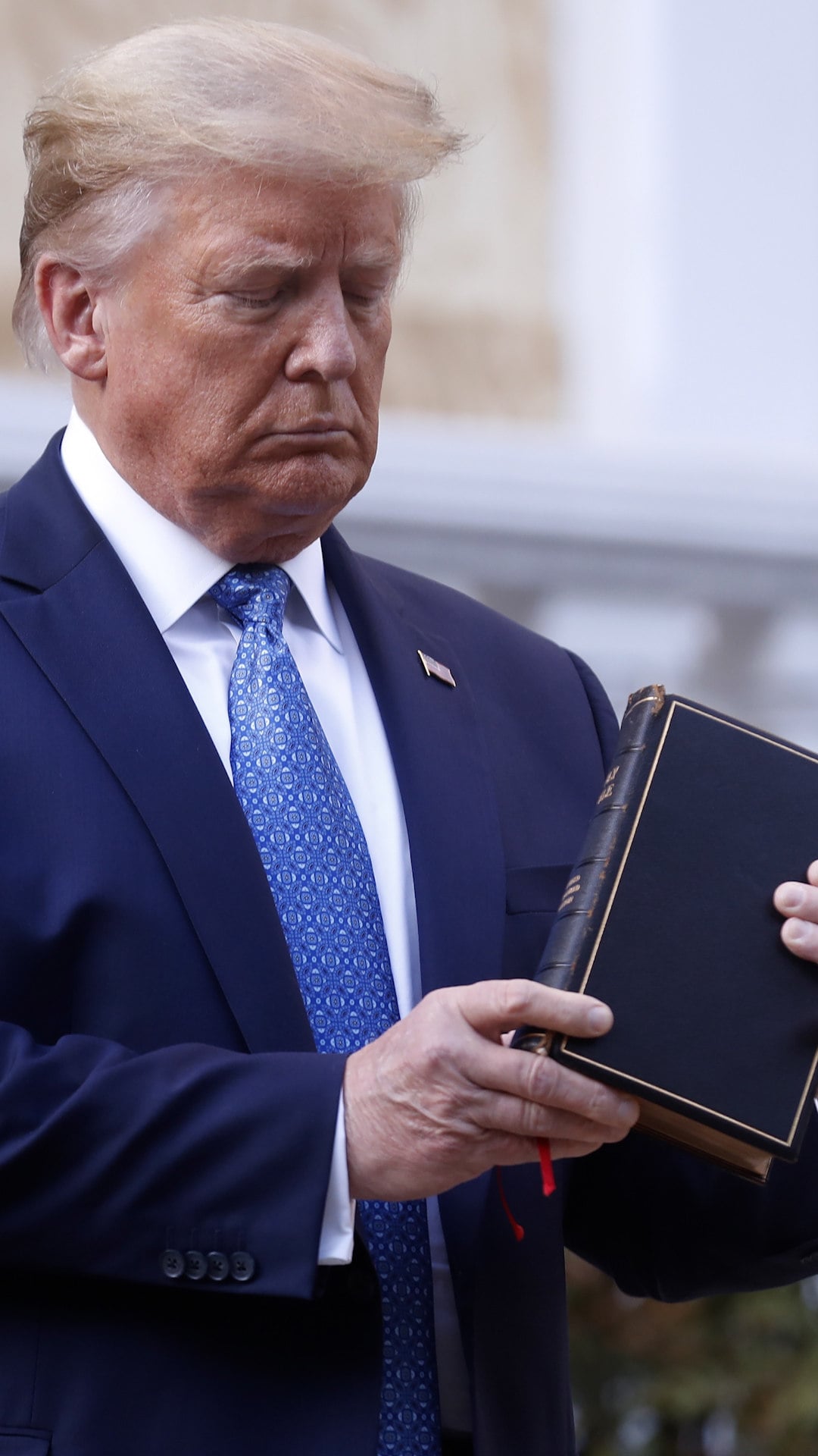 Trump reads Bible