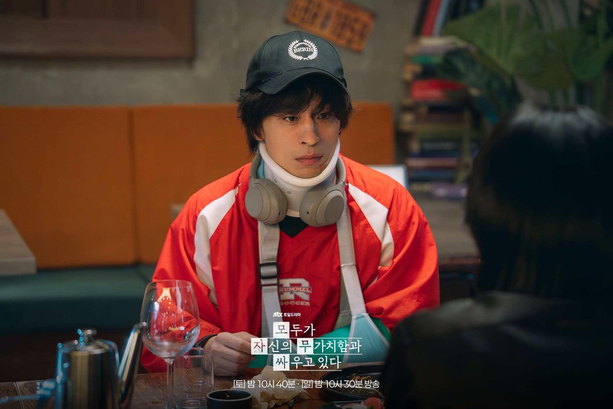 Koo Kyo-hwan plays  eccentric filmmaker Hwang Dong-man in a still from the new Netflix K-drama We Are All Trying Here.