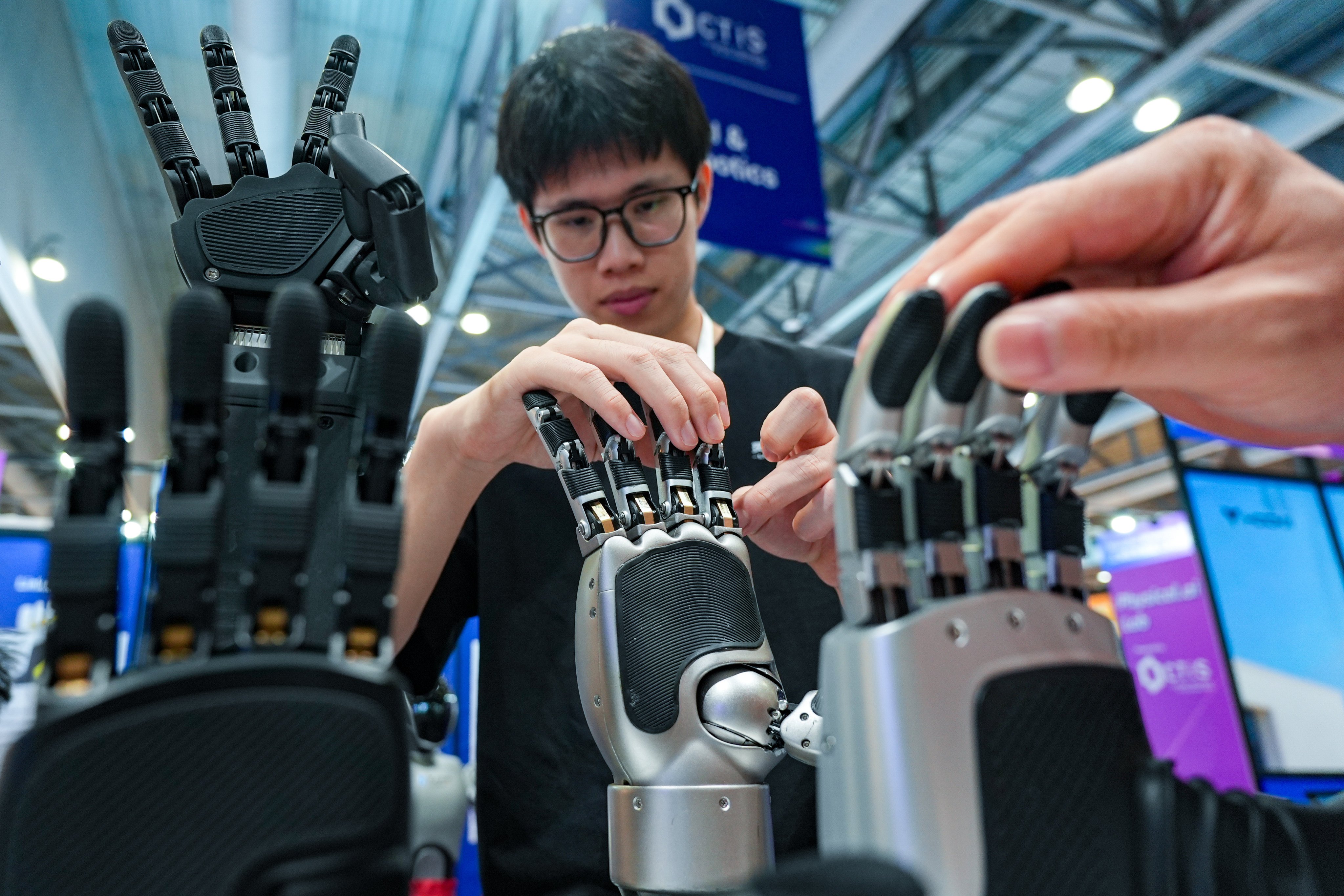 Linkerbot showcases the newest technologies at the Global Sources Mobile Electronics exhibition on Saturday. Photo: Eugene Lee