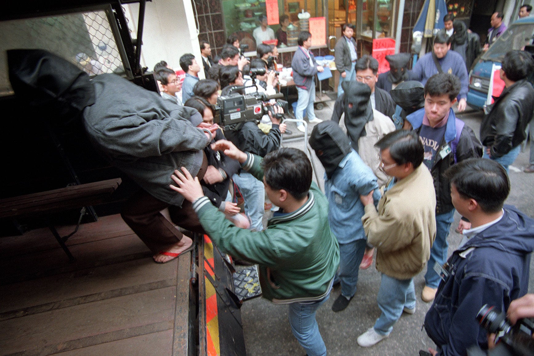 Police arrest suspected 14K triad members at a restaurant in Tsim Sha Tsui, Hong Kong, in 1995. The 14K began life as an openly pro-Kuomintang society in mainland China before becoming a global criminal organisation based in Hong Kong. Photo: SCMP