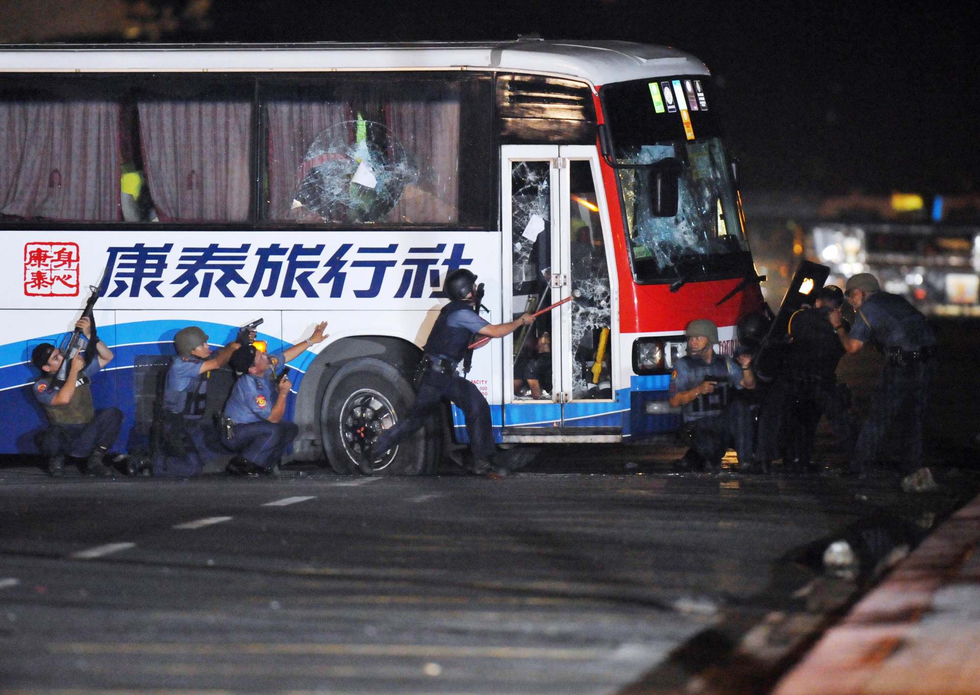 A gunman shot dead eight Hongkongers after hijacking a tour bus in Manila in August 2010. Photo: AFP