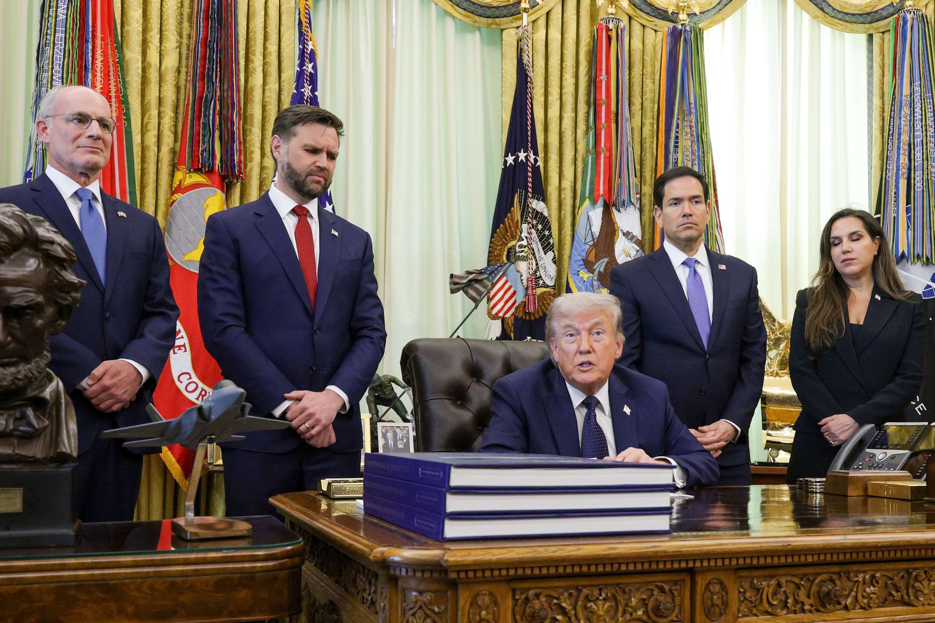 US President Donald Trump announces that the ceasefire between Israel and Lebanon will be extended by three weeks after talks at the White House on Thursday. Photo: Getty Images/TNS