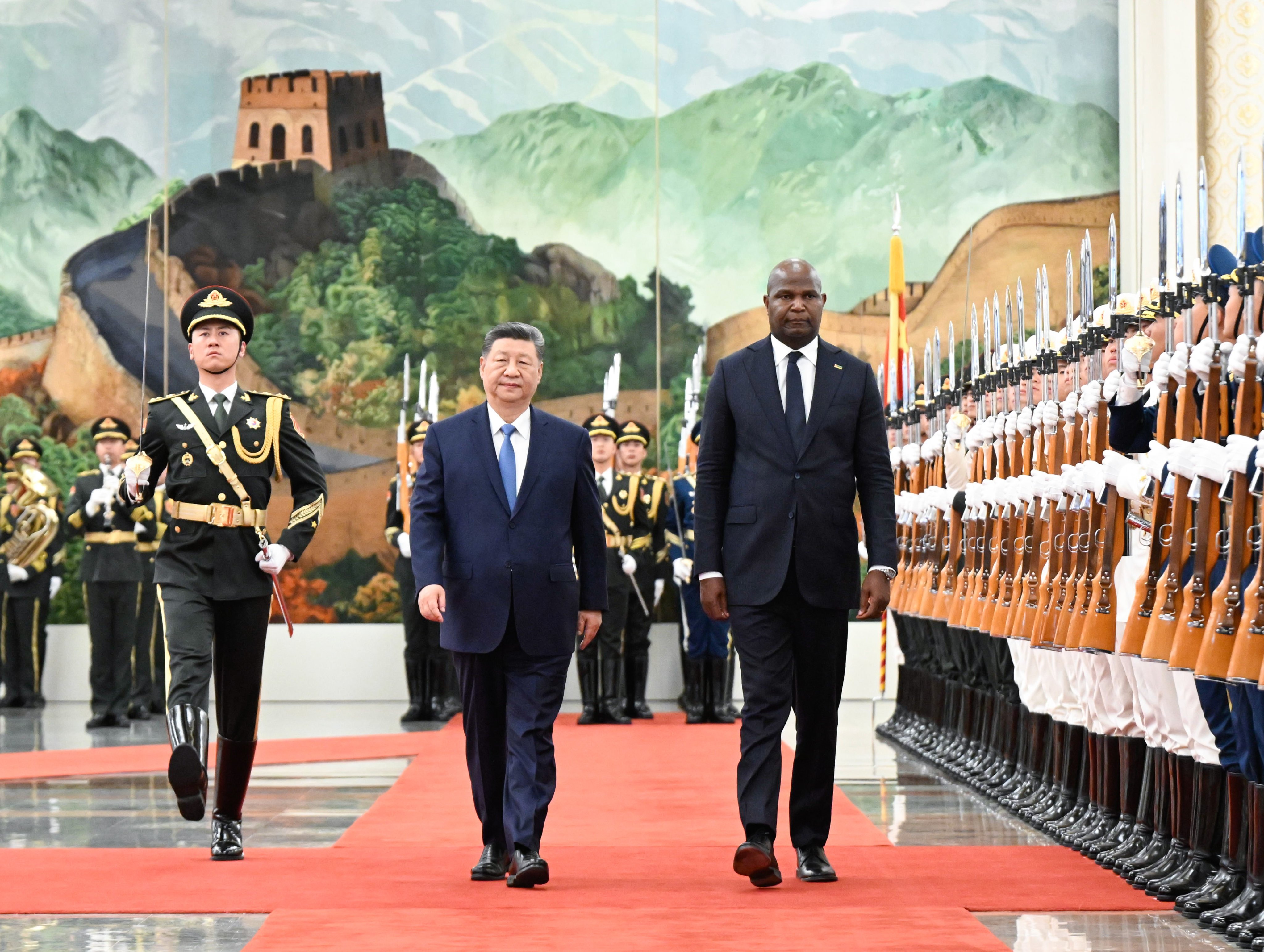 Chinese President Xi Jinping and Mozambique President Daniel Chapo. Photo: Xinhua