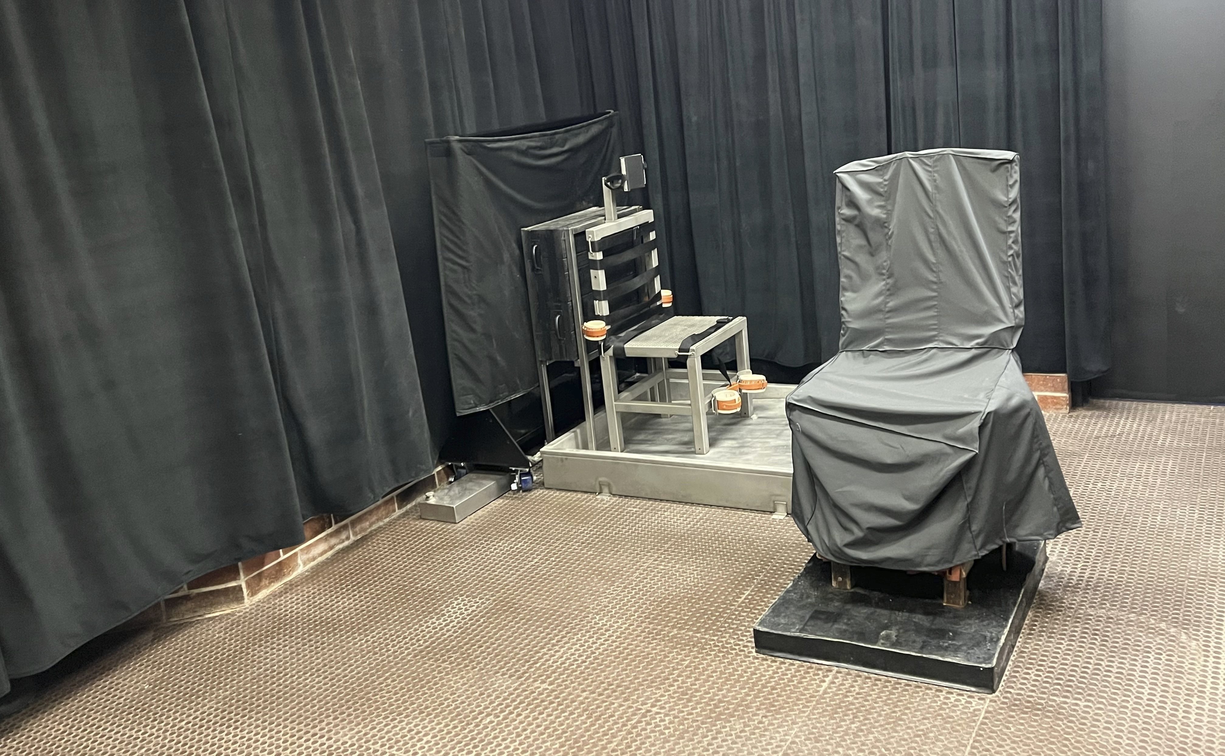 A firing squad chair (left) and an electric chair are seen in Columbia, South Carolina. The death penalty is normally carried out at the state level, but the federal government can also seek execution for certain crimes. Photo: South Carolina Department of Corrections via AP