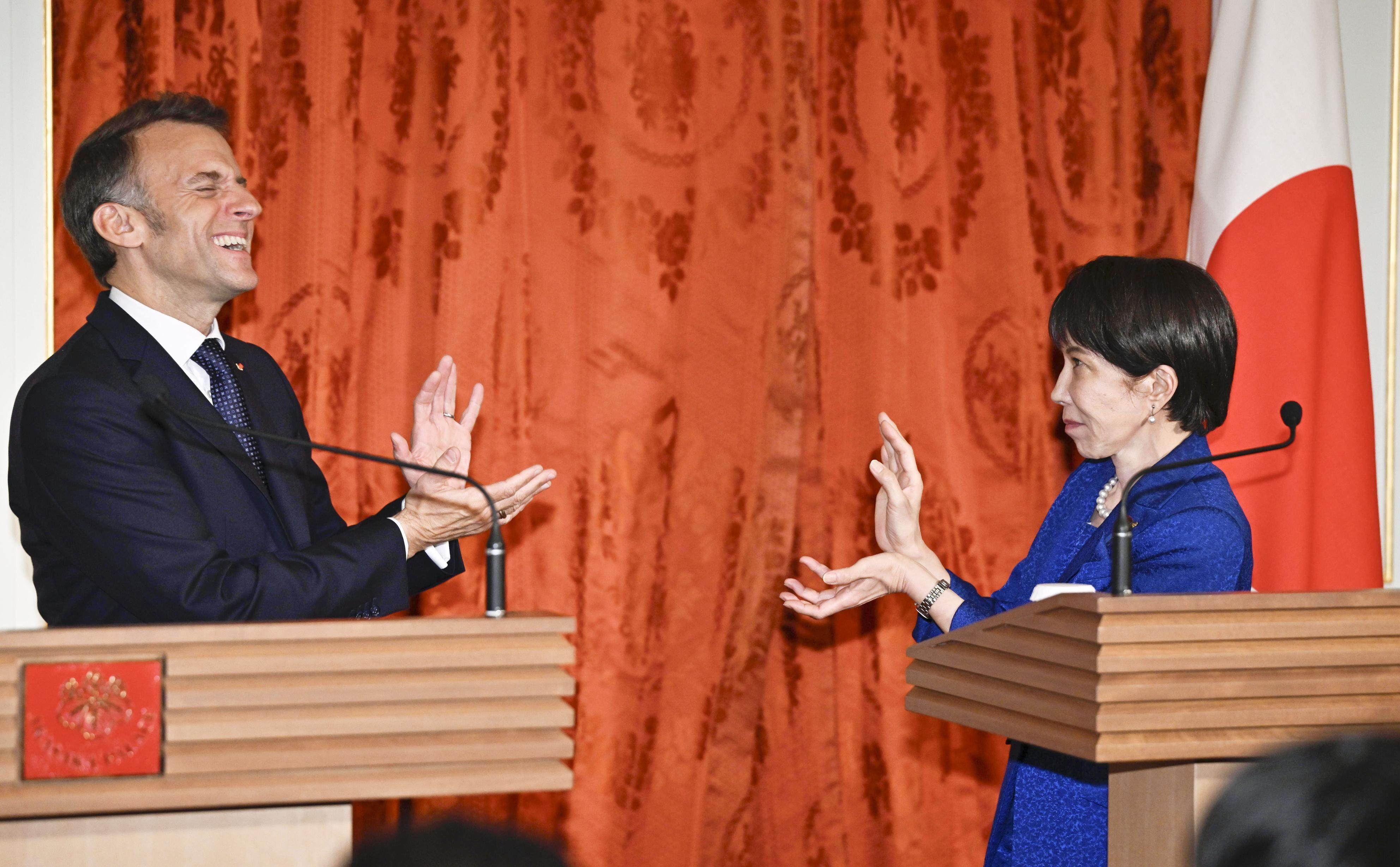 Japanese Prime Minister Sanae Takaichi (right) and French President Emmanuel Macron strike the “Kamehameha” pose from the Japanese manga Dragon Ball at the State Guest House in Tokyo on April 1. Photo: Kyodo