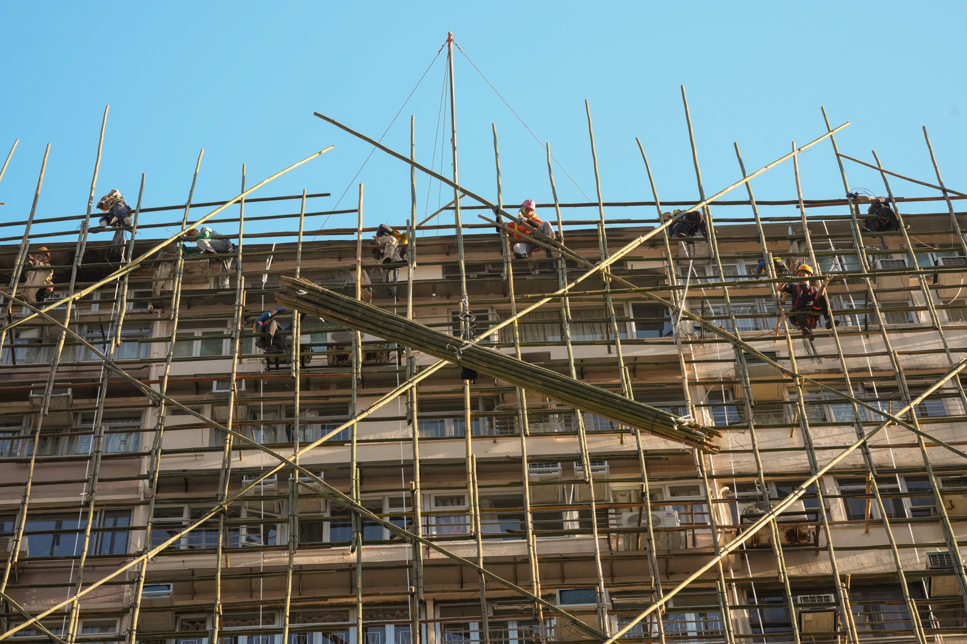 The government has proposed a complete ban on smoking at construction sites following the blaze that tore through Tai Po’s Wang Fuk Court last November. Photo: Jelly Tse