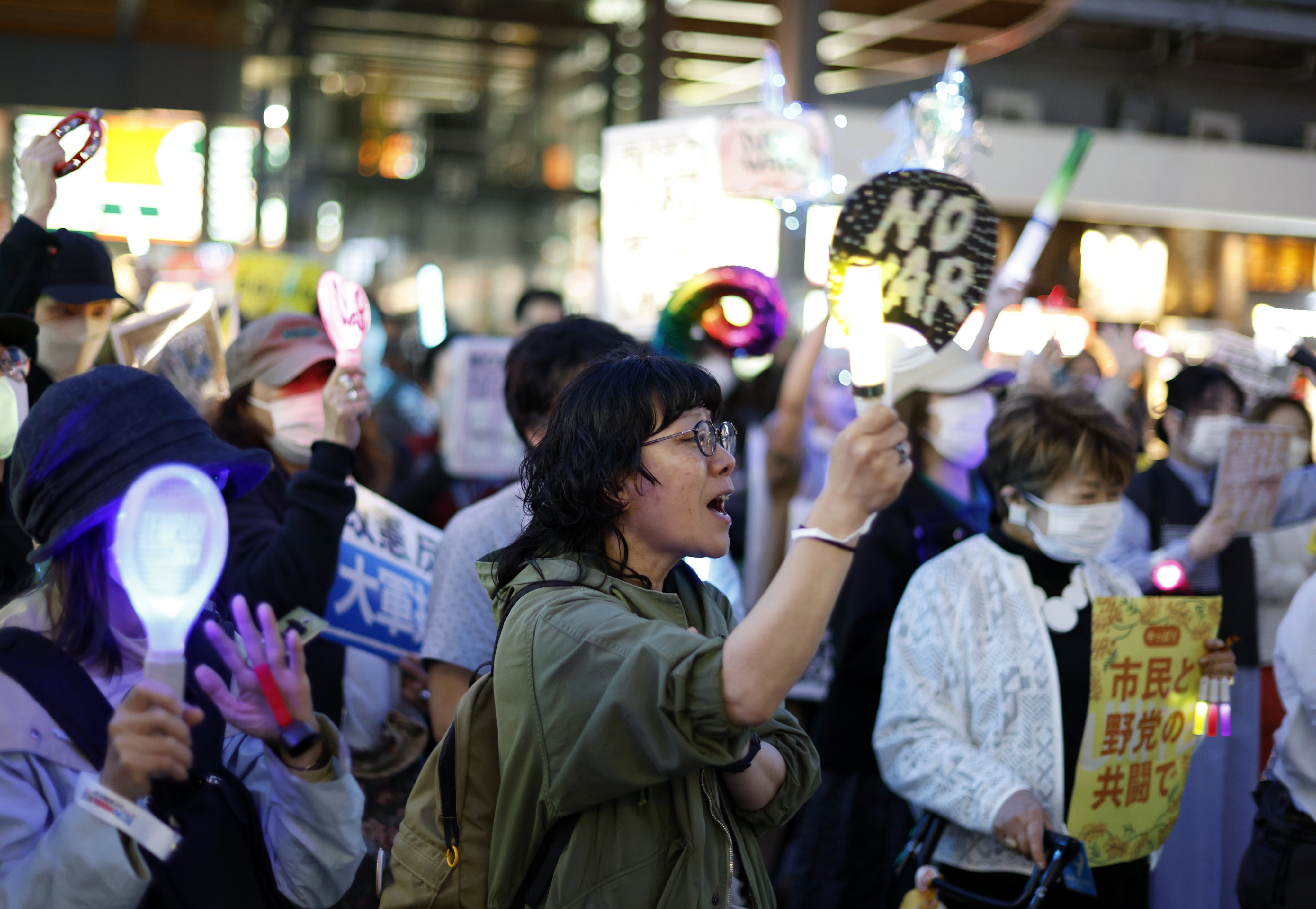 People protest against a constitutional amendment allowing Japan to sell weapons overseas, in Tokyo on April 21. Photo: EPA