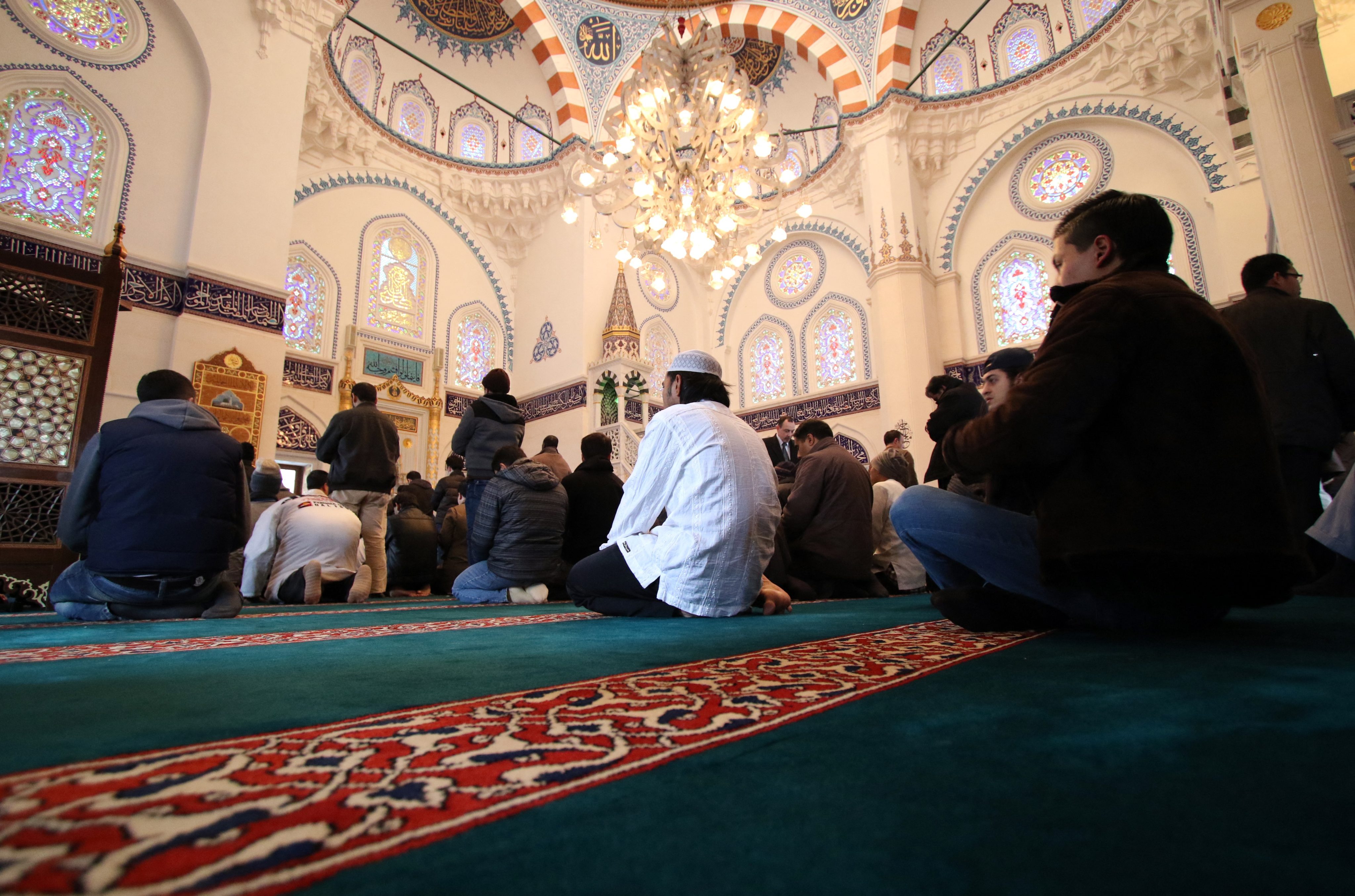 Hundreds of Muslim residents in Japan gather for a Friday service at the Tokyo Camii mosque in Tokyo in 2015. Photo: AFP
