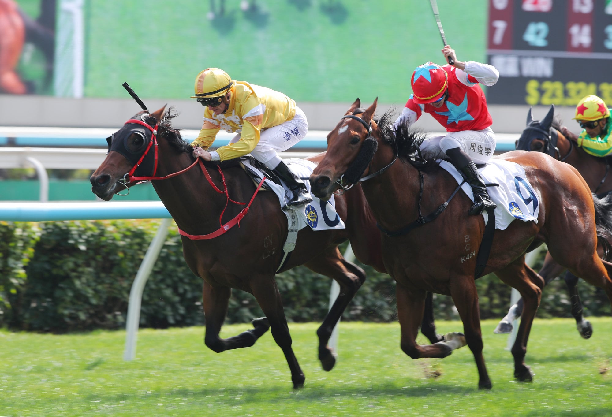 Crossborderdude (left) ridden by Zac Purton scores at Sha Tin.