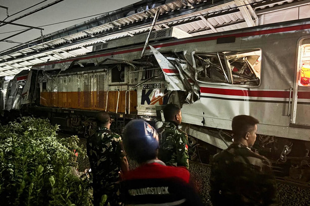 Indonesian soldiers examine the damage after a train crash at a station in Bekasi, Indonesia on Tuesday. Photo: AP
