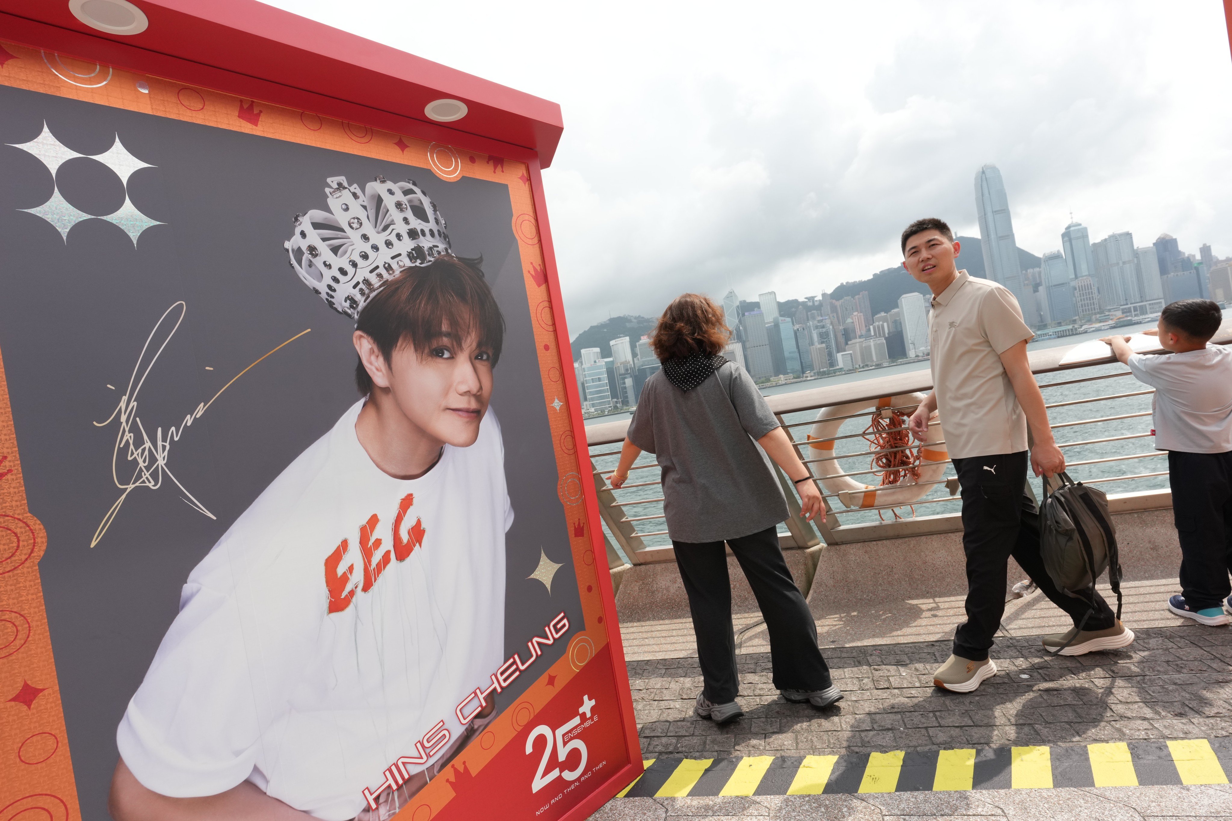 A giant portrait of Cantopop star Hins Cheung is on display at the Tsim Sha Tsui waterfront. Photo: Jelly Tse