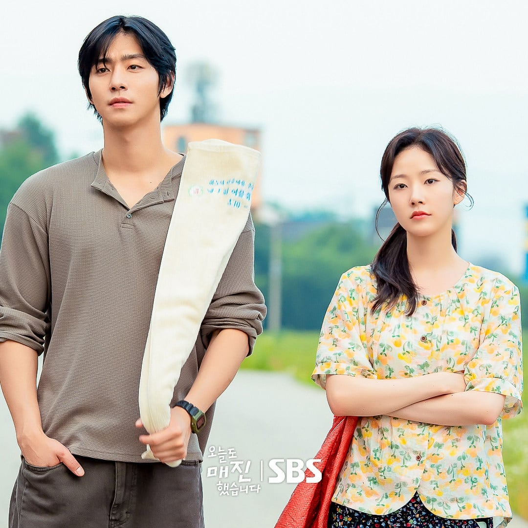 Ahn Hyo-seop (left) as Gojeuneok Bio CEO Matthew Lee and Chae Won-bin as home shopping network host Dam Ye-jin in a still from Sold Out on You, a new Korean drama now streaming on Netflix.