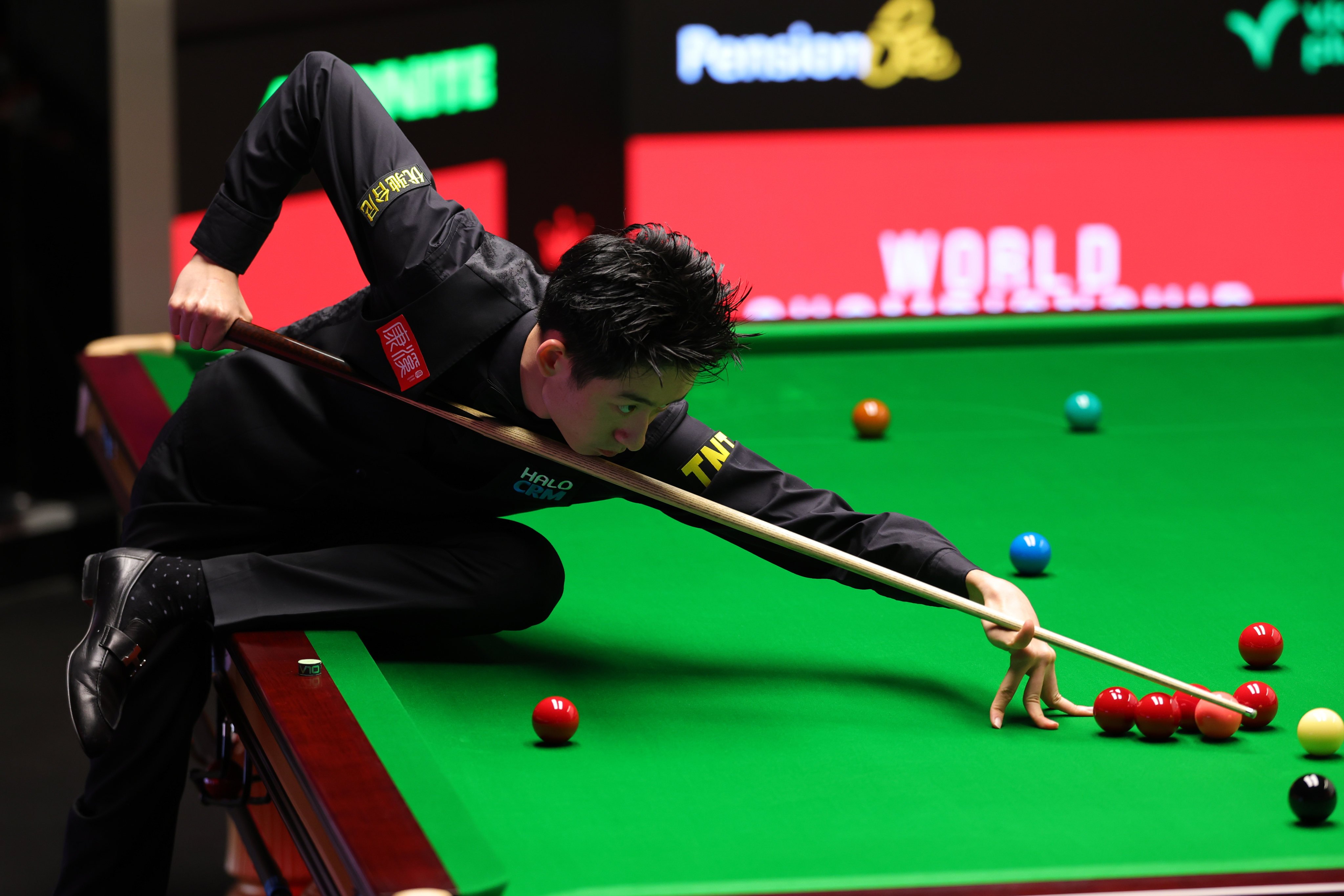 Wu Yize of China beat Iran’s Hossein Vafaei to reach the last four at the Crucible Theatre for the first time. Photo: Xinhua