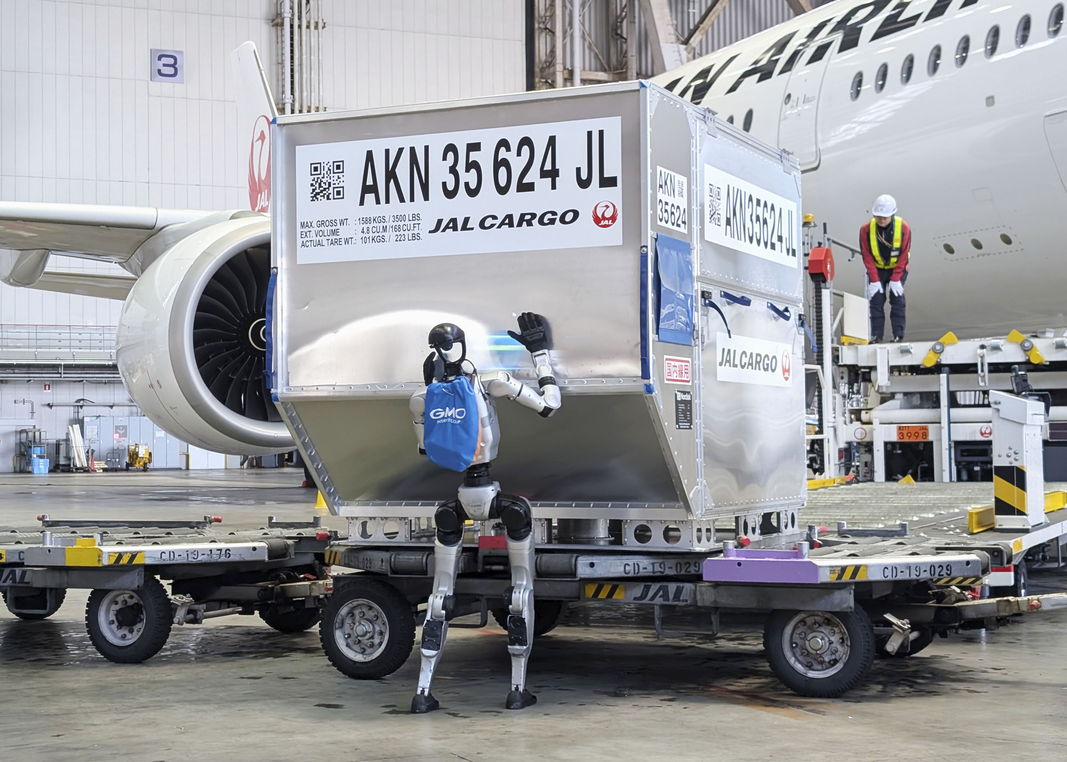 A humanoid robot pushes a cargo container during a media demonstration at Haneda airport in Tokyo on April 27, 2026. Japan Airlines will test the use of such robots at the airport from May, as the airline aims for their practical use in ground handling tasks, such as cargo loading and unloading, in 2028 amid a chronic manpower shortage. (Kyodo)
==Kyodo
NO USE JAPAN