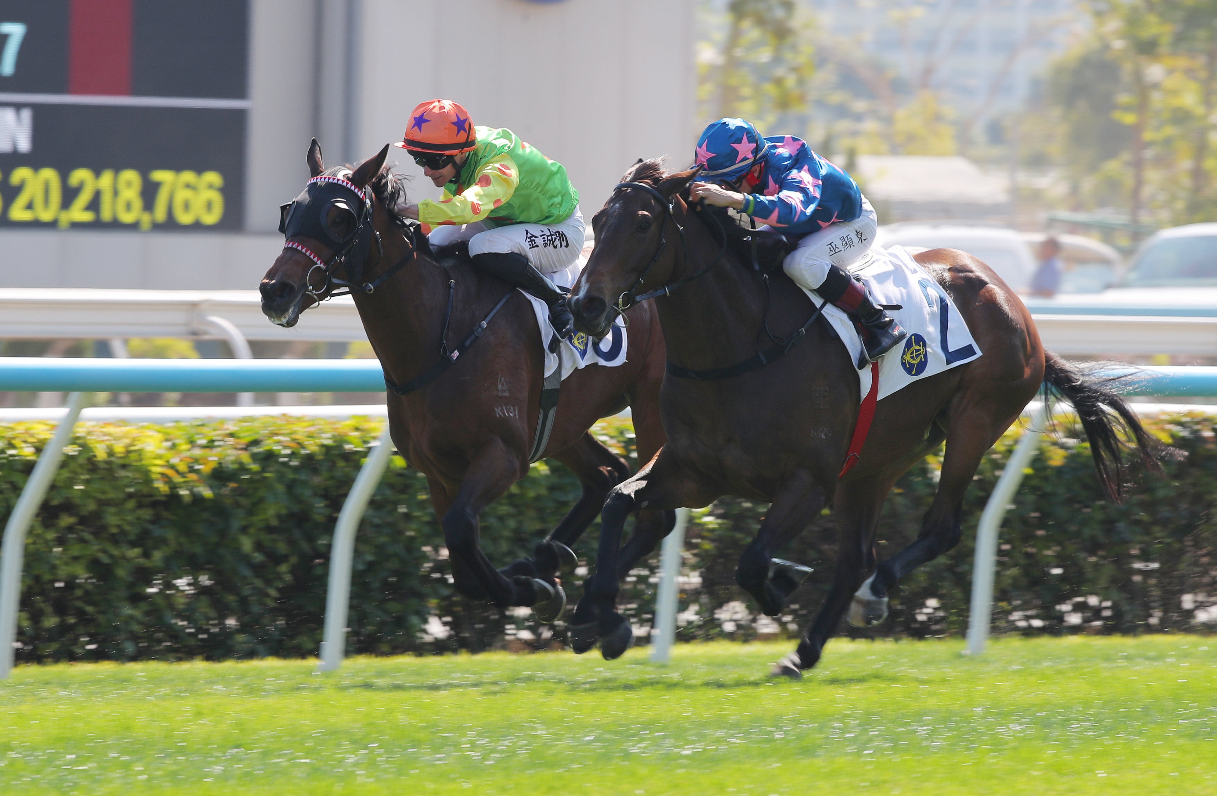 Winning Wing (outside), ridden by Dylan Mo, wins at Sha Tin. Photos: Kenneth Chan