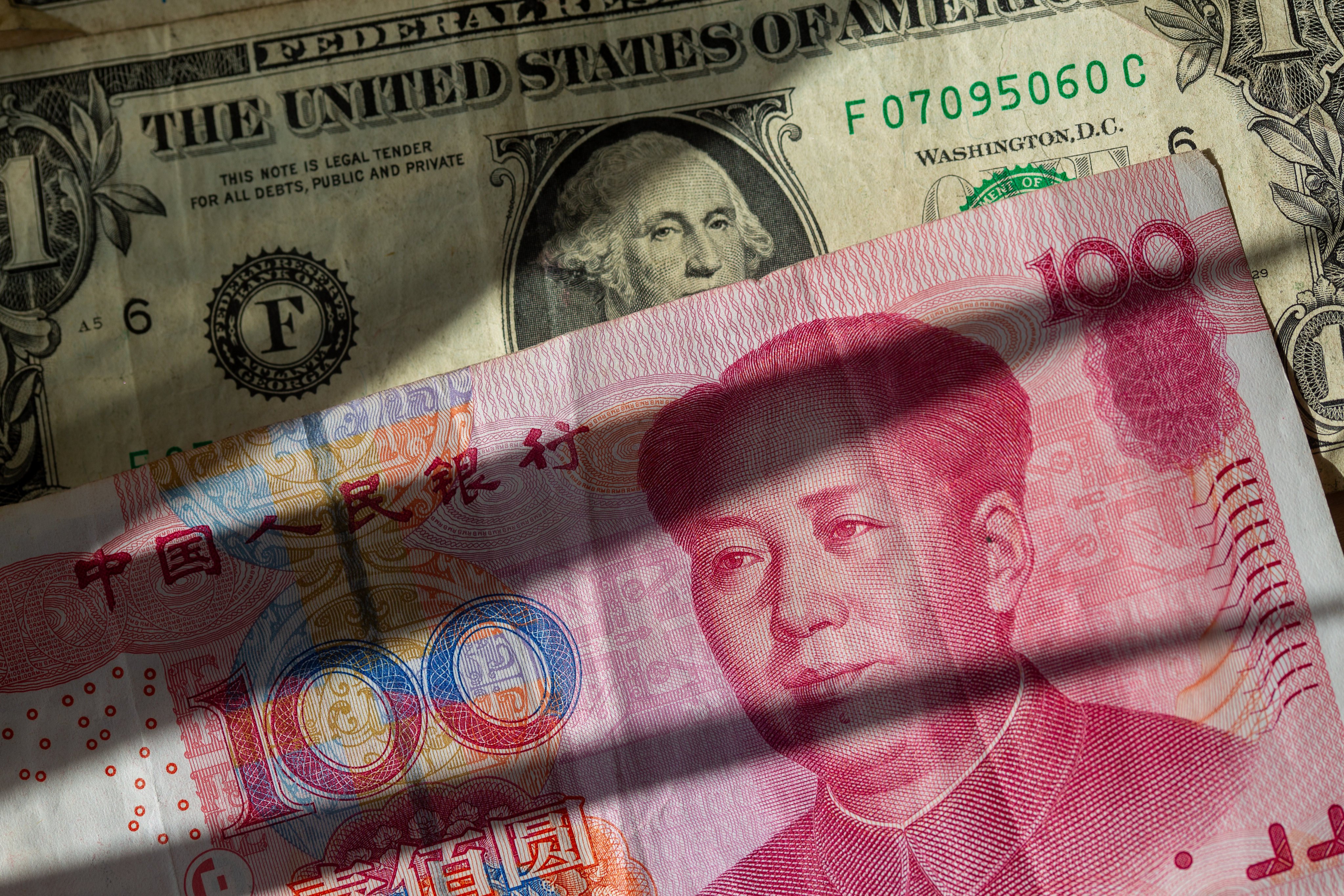 Chinese yuan and US dollar banknotes. Photo: dpa