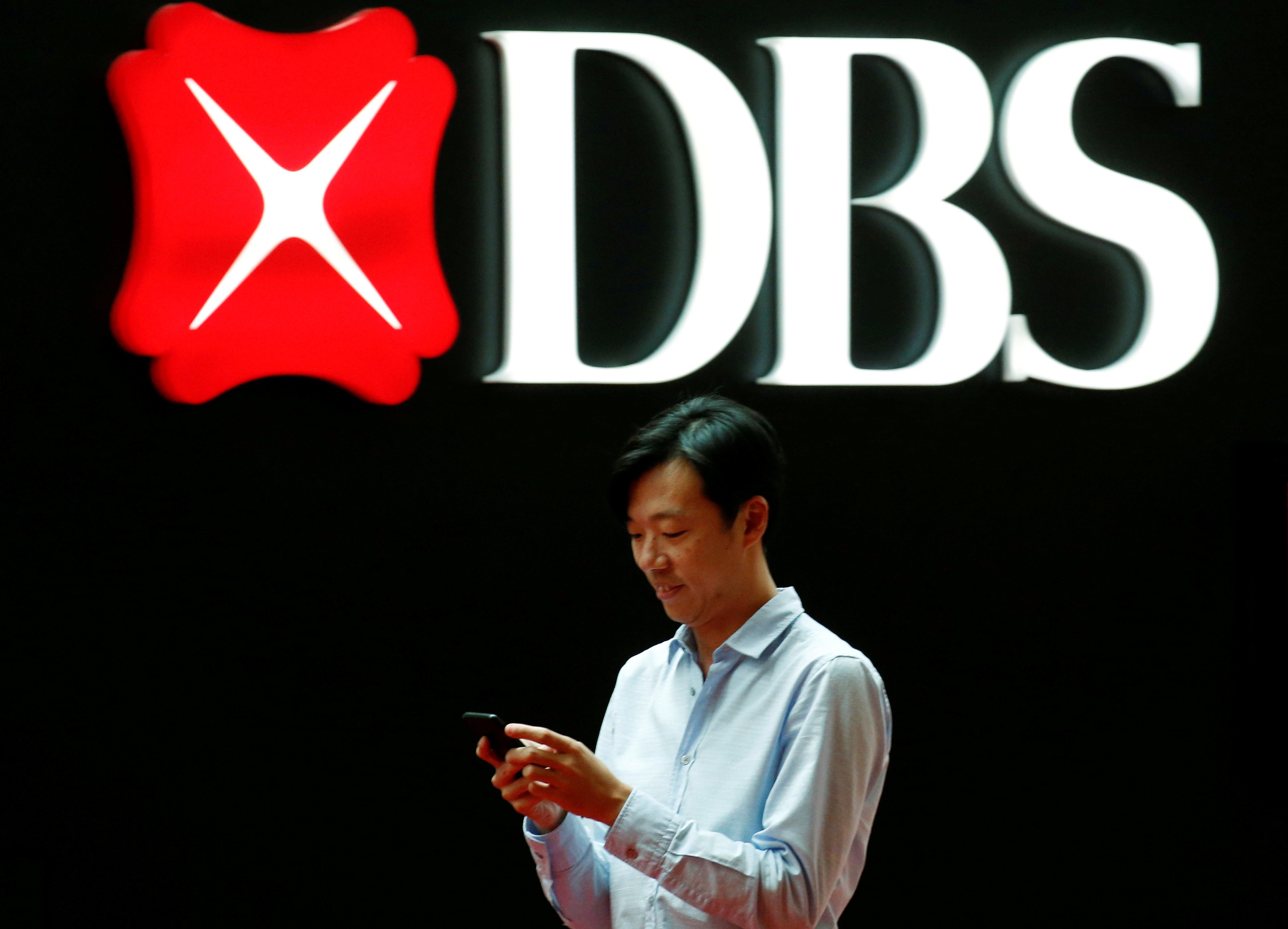 Major lenders are extending the hours of certain branches on Friday and through the weekend to sign up new customers. Photo: Reuters