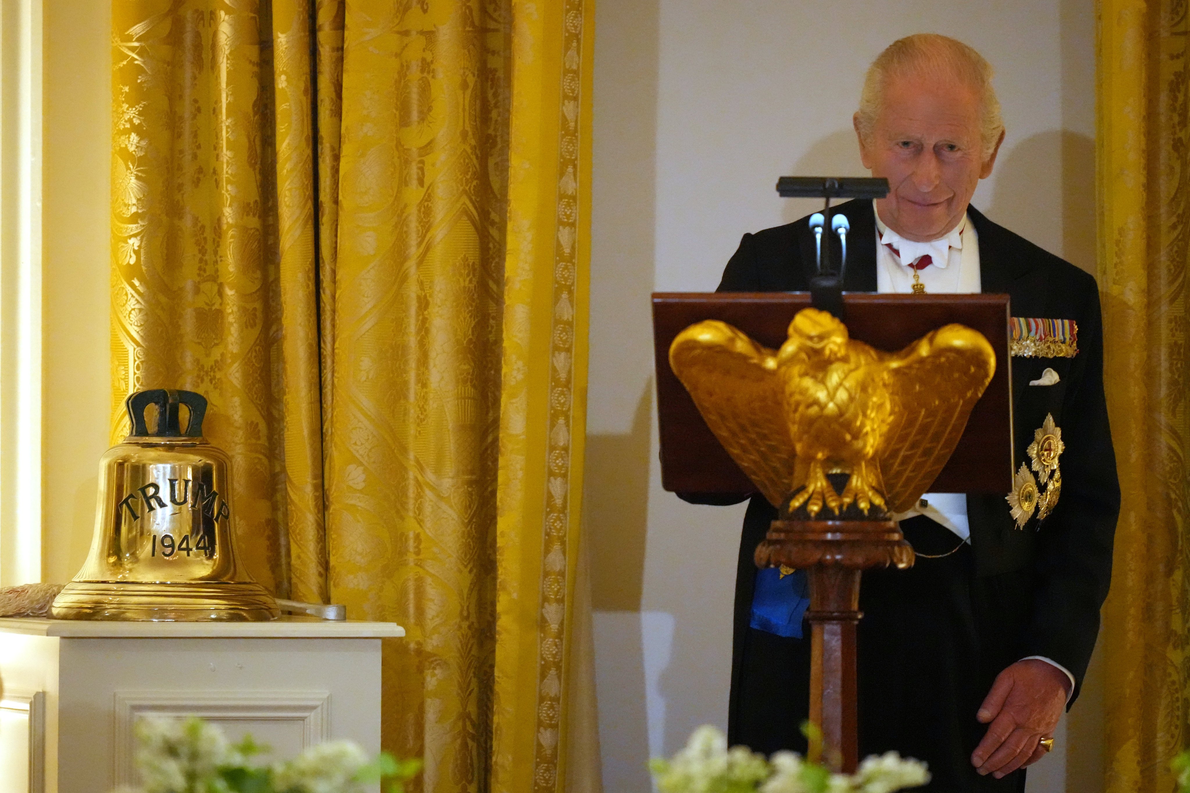 King Charles gives a state dinner speech at the White House on Tuesday, with a ship’s bell bearing the inscription “Trump 1944” to his right. Photo: AP