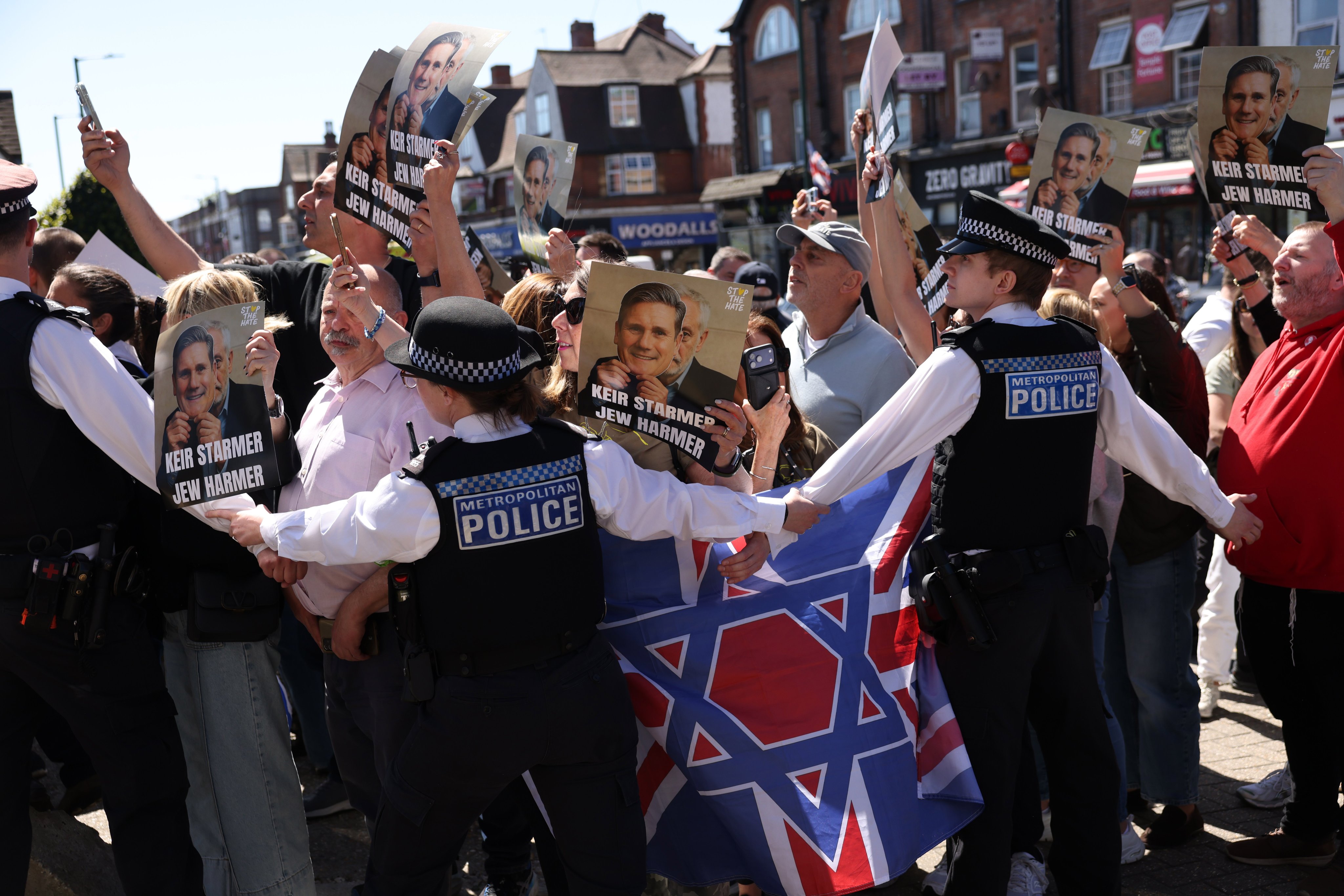 Protesters demonstrate on Thursday as UK Prime Minister Keir Starmer meets medical workers near the site where two Jewish men were stabbed in London. Photo: EPA