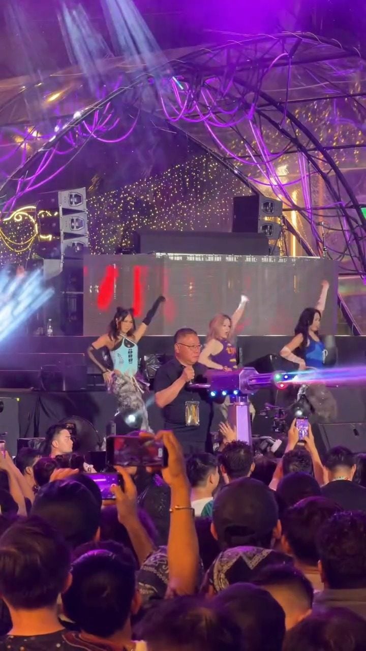 Malaysian Tourism Minister Tiong King Sing sprays water as girl group Dolla performs at the Rain Rave Water Music Festival in Kuala Lumpur. Photo: Instagram/dolla.official