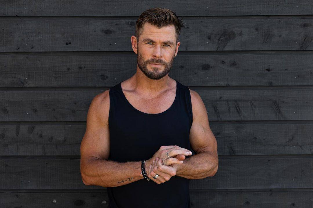 Chris Hemsworth famously carries a pair of APOE4 gene alleles, which makes his risk of developing Alzheimer’s disease significantly greater than non-carriers. A doctor who also carries two APOE4s explains how lifestyle changes can significantly affect the development of the condition. Photo: Instagram/chrishemsworth
