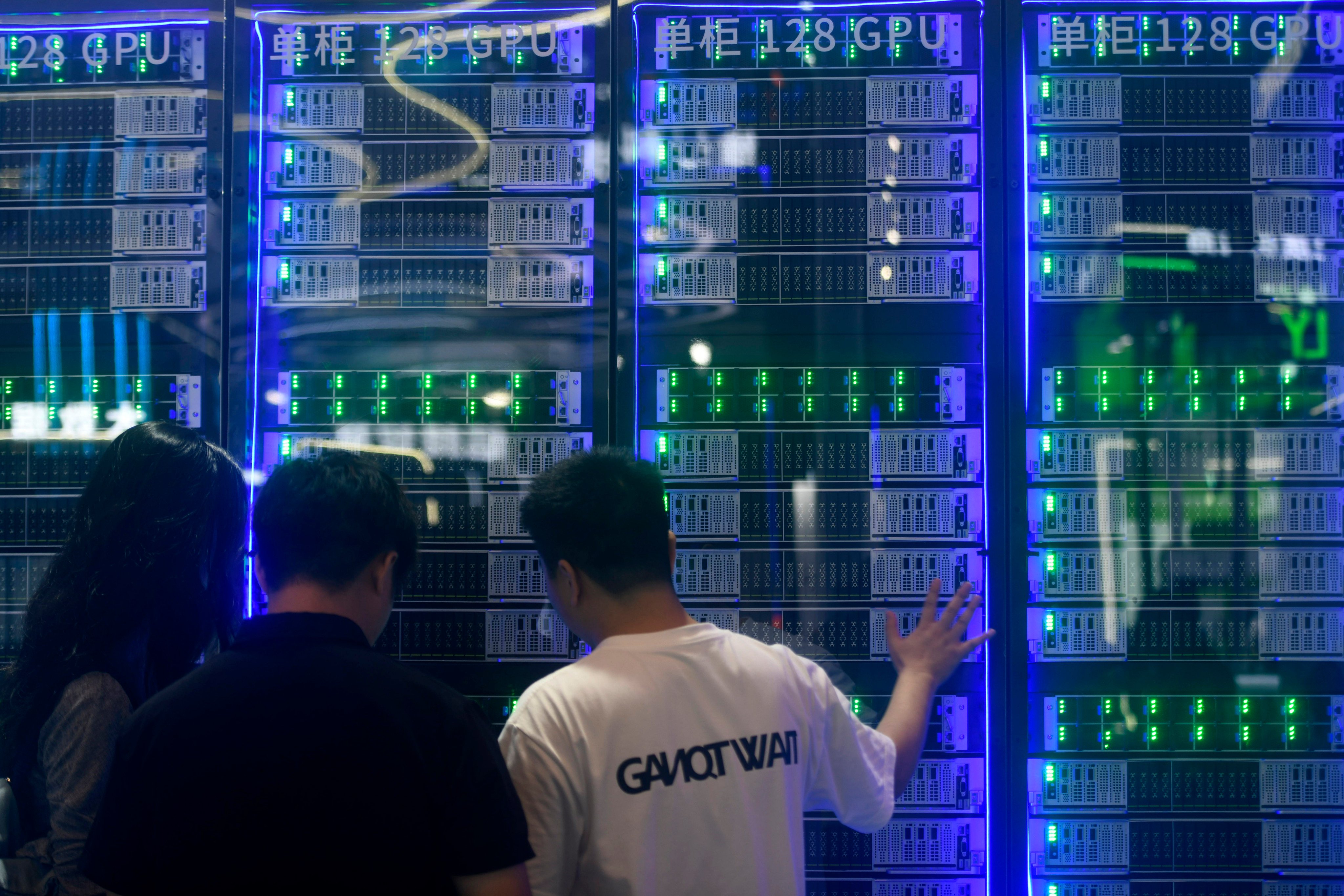 A 10,000-card cluster functions as a supercomputer, integrating high-performance GPUs and advanced storage into a single system. Photo: Getty Images