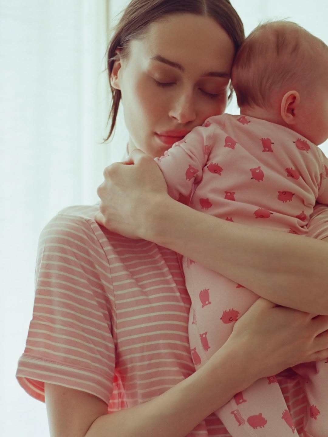 Pete Davidson’s girlfriend Elsie Hewitt, who gave birth in December, wrote candidly about choosing formula over breastfeeding in an essay for Elle. Photo: @elsie/Instagram