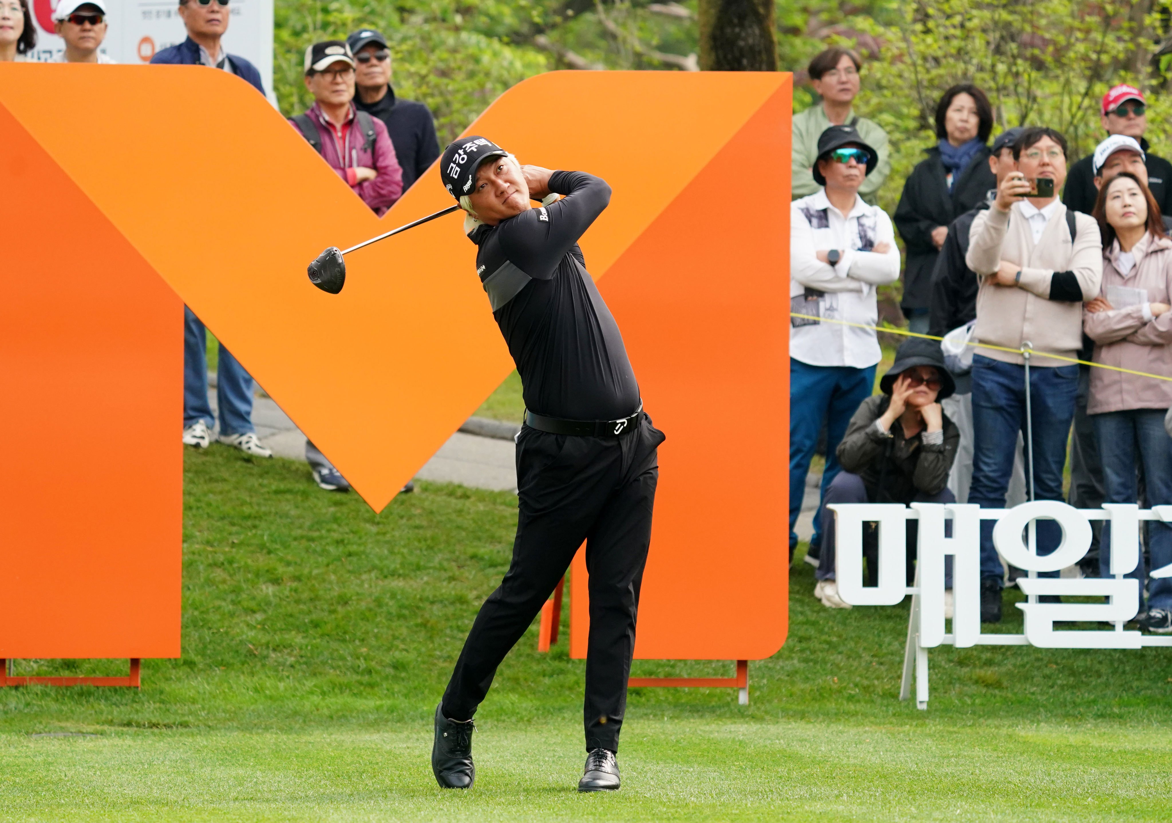 The trouble all began for Hur In-hoi with a wayward tee shot on seven during the third round of the GS Caltex Maekyung Open. Photo: KGA