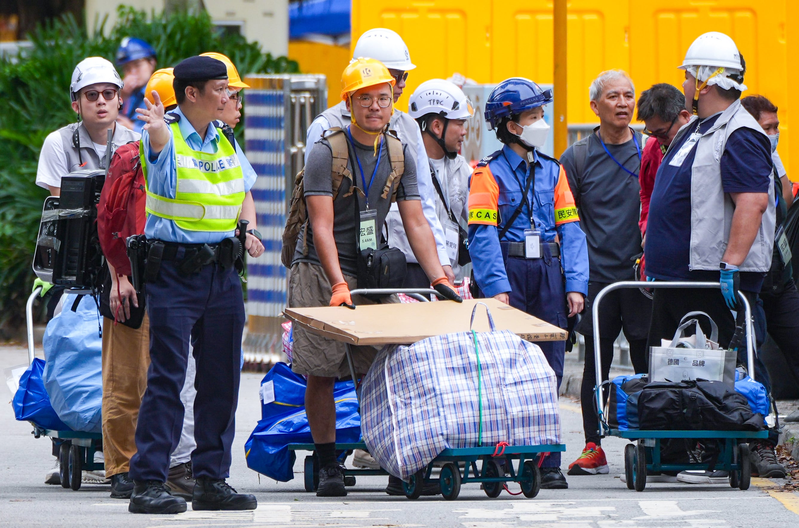 According to the government, more than 1,000 personnel from various departments were deployed each day of the operation. Photo: Eugene Lee