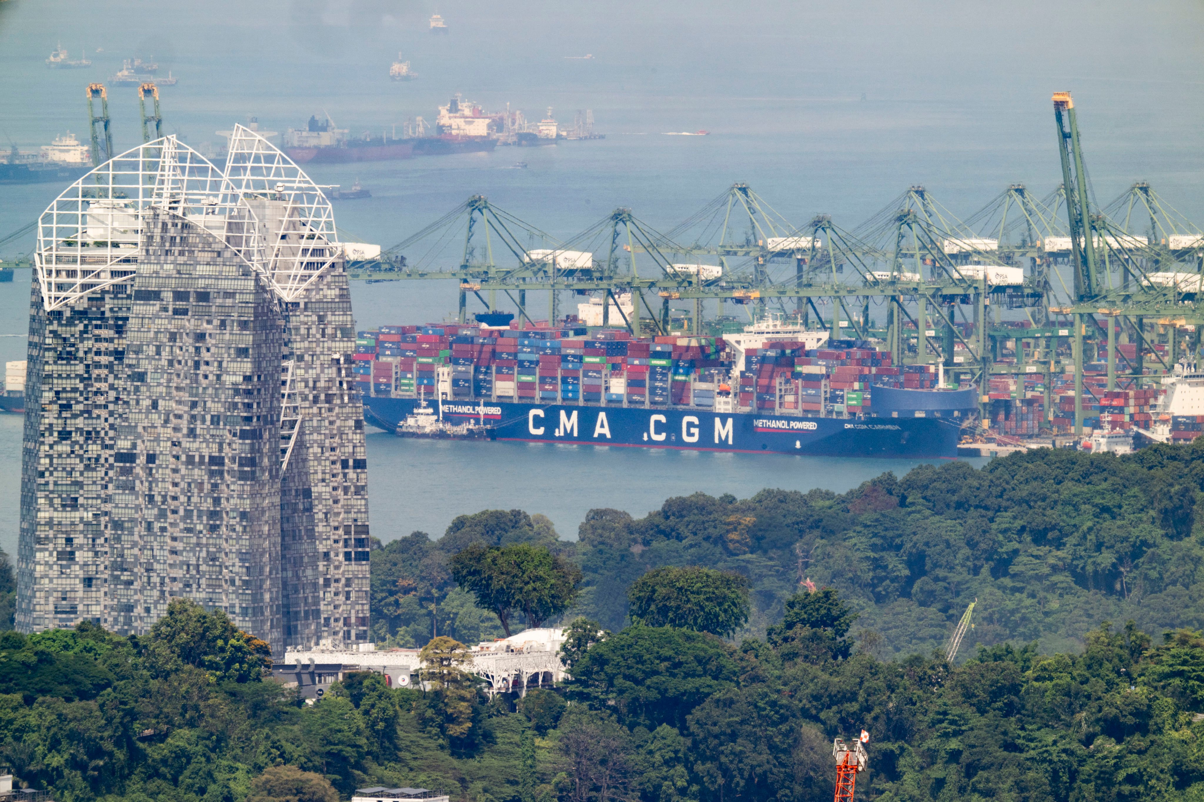 A container ship docks at Singapore’s port on April 14. Photo: Xinhua