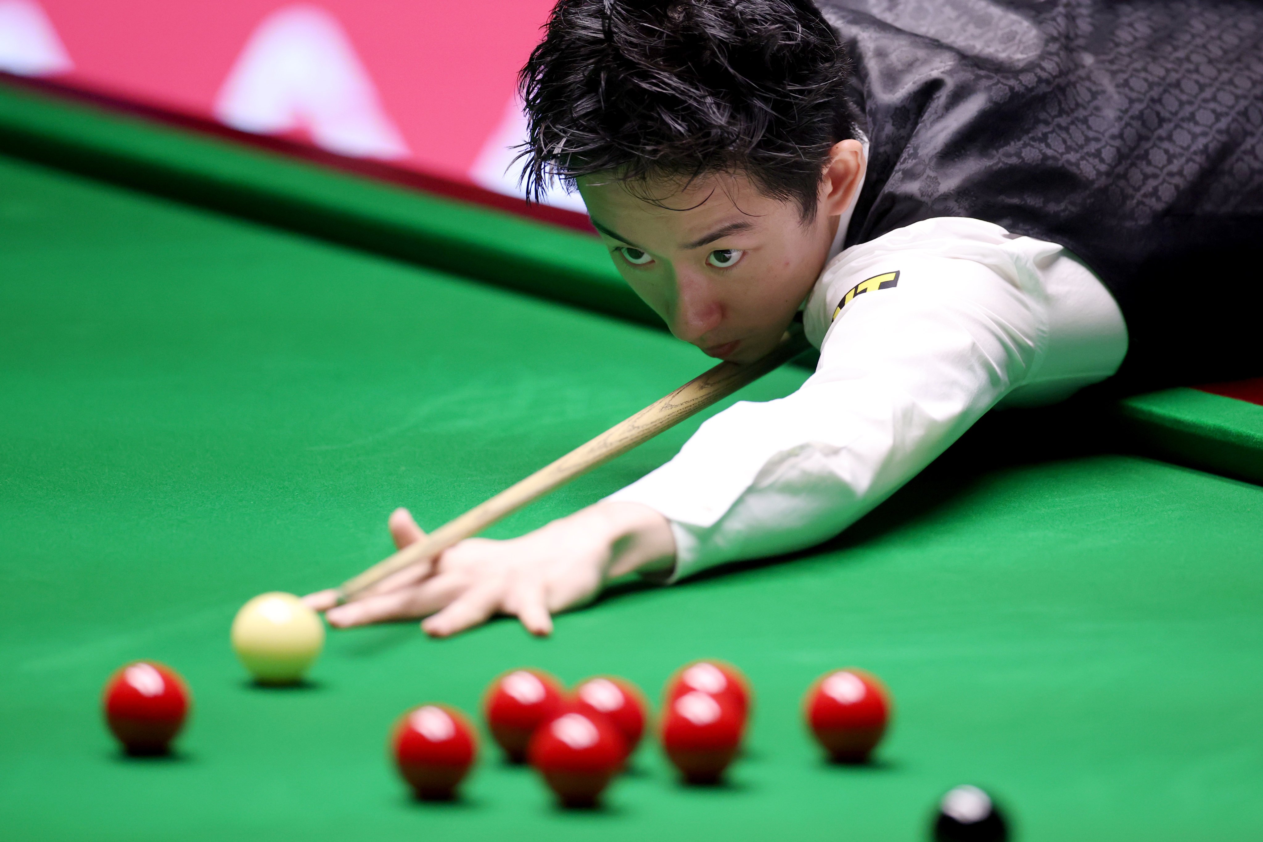China’s Wu Yize beat Shaun Murphy in a dramatic final on Monday to follow in the footsteps of compatriot Zhao Xintong, who became Asia’s first world champion 12 months ago. Photo: Xinhua