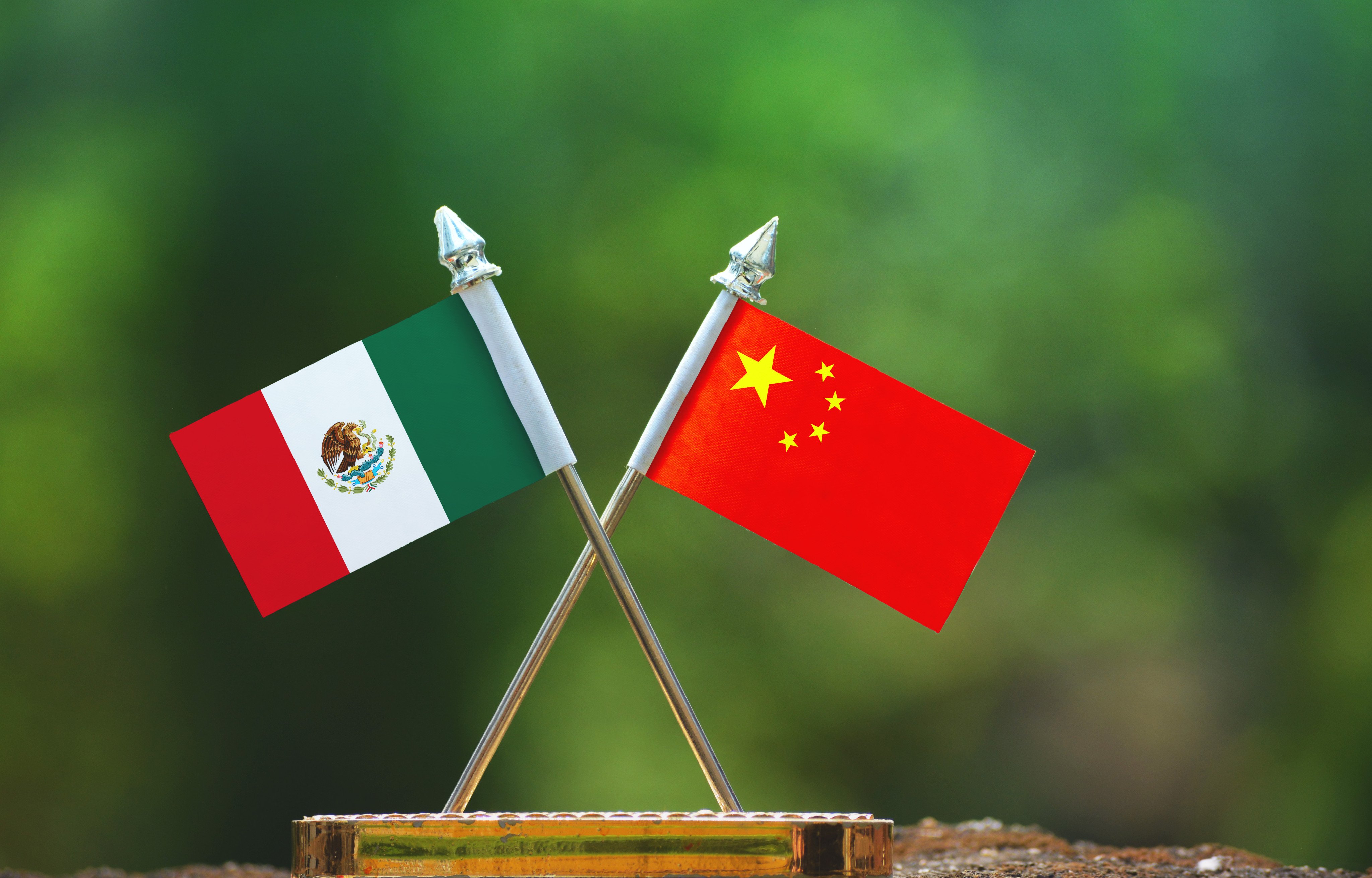 China and Mexico flags. A top Chinese diplomat has called on Mexico and other USMCA nations to build economic ties based on sovereignty and mutual respect rather than tariff walls. Photo: Shutterstock