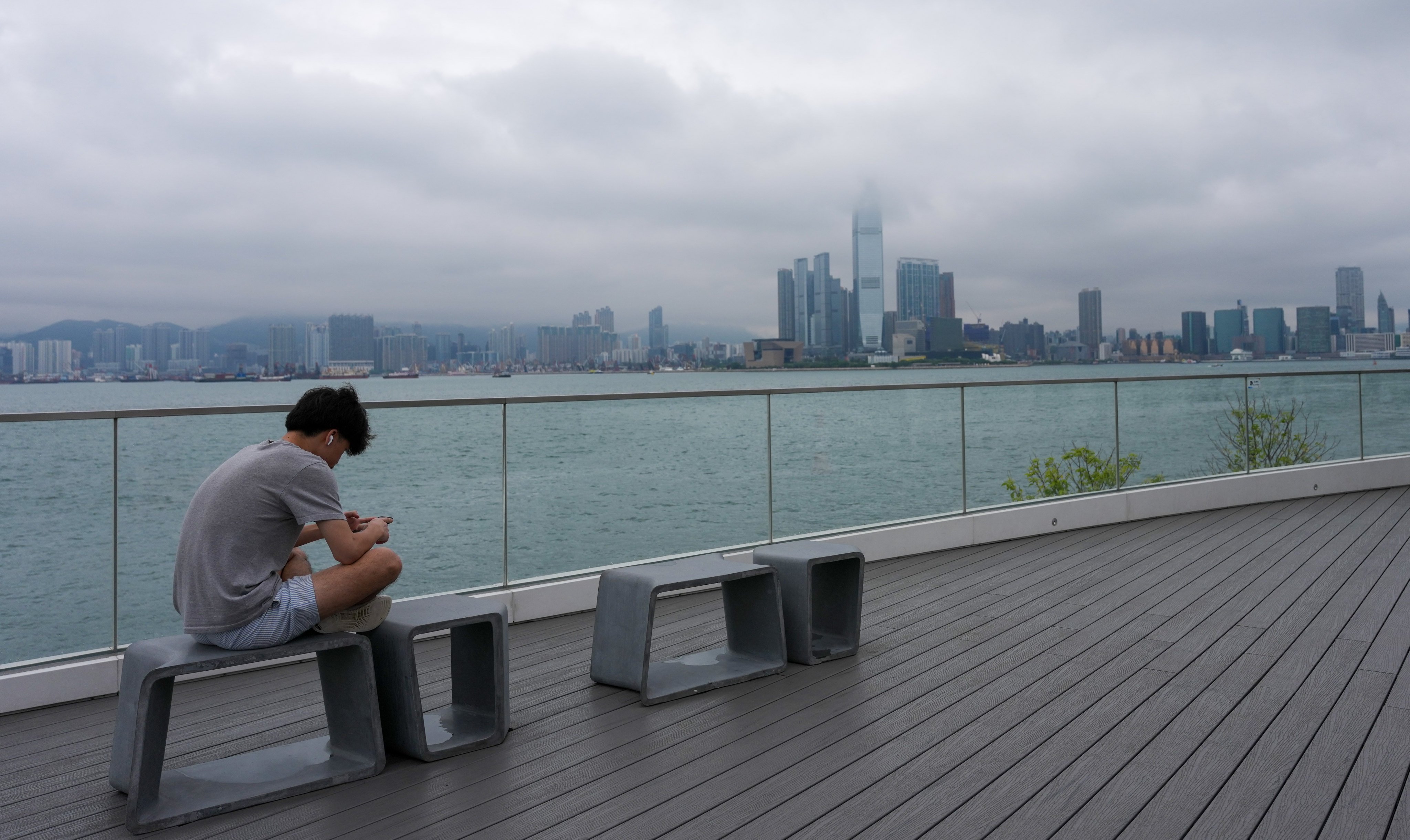 A survey by a social welfare charity has found widespread hidden isolation in Hong Kong households, with many residents reluctant to open up. Photo: Karma Lo
