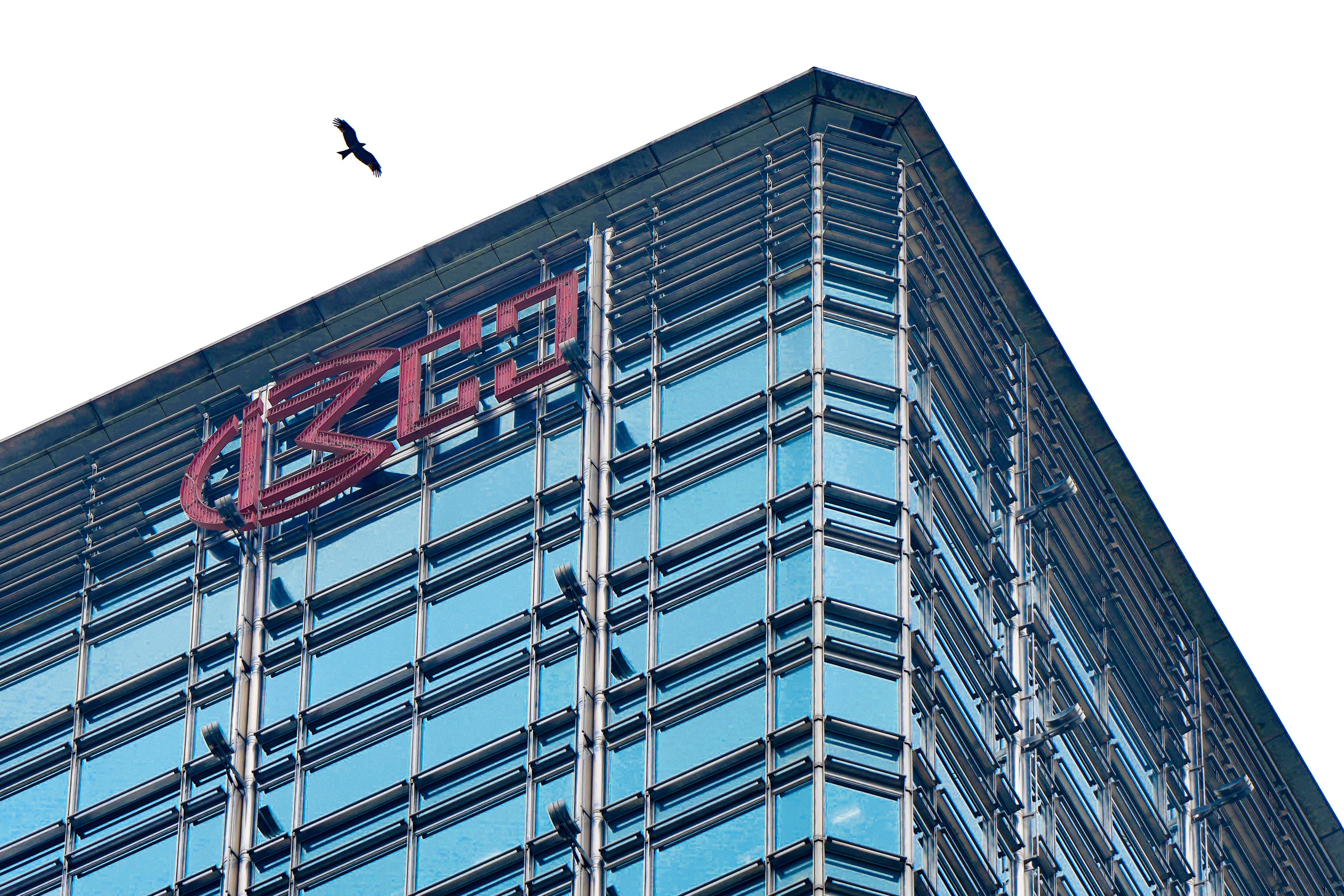 scmp.com - Zhang Shidong - CK Hutchison's VodafoneThree exit sparks dividend speculation