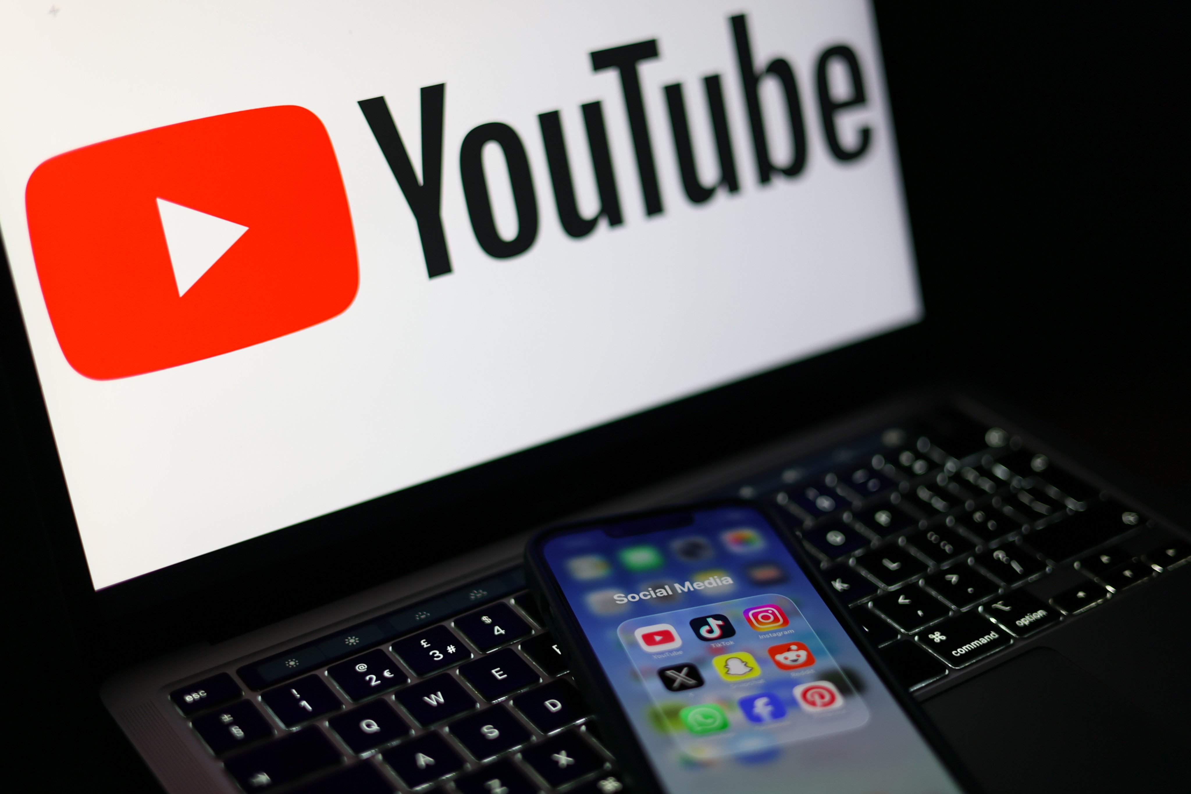 Educational YouTube videos can enhance learning by providing accessible information, but students must be cautious of misinformation and potential distractions. Photo: EPA