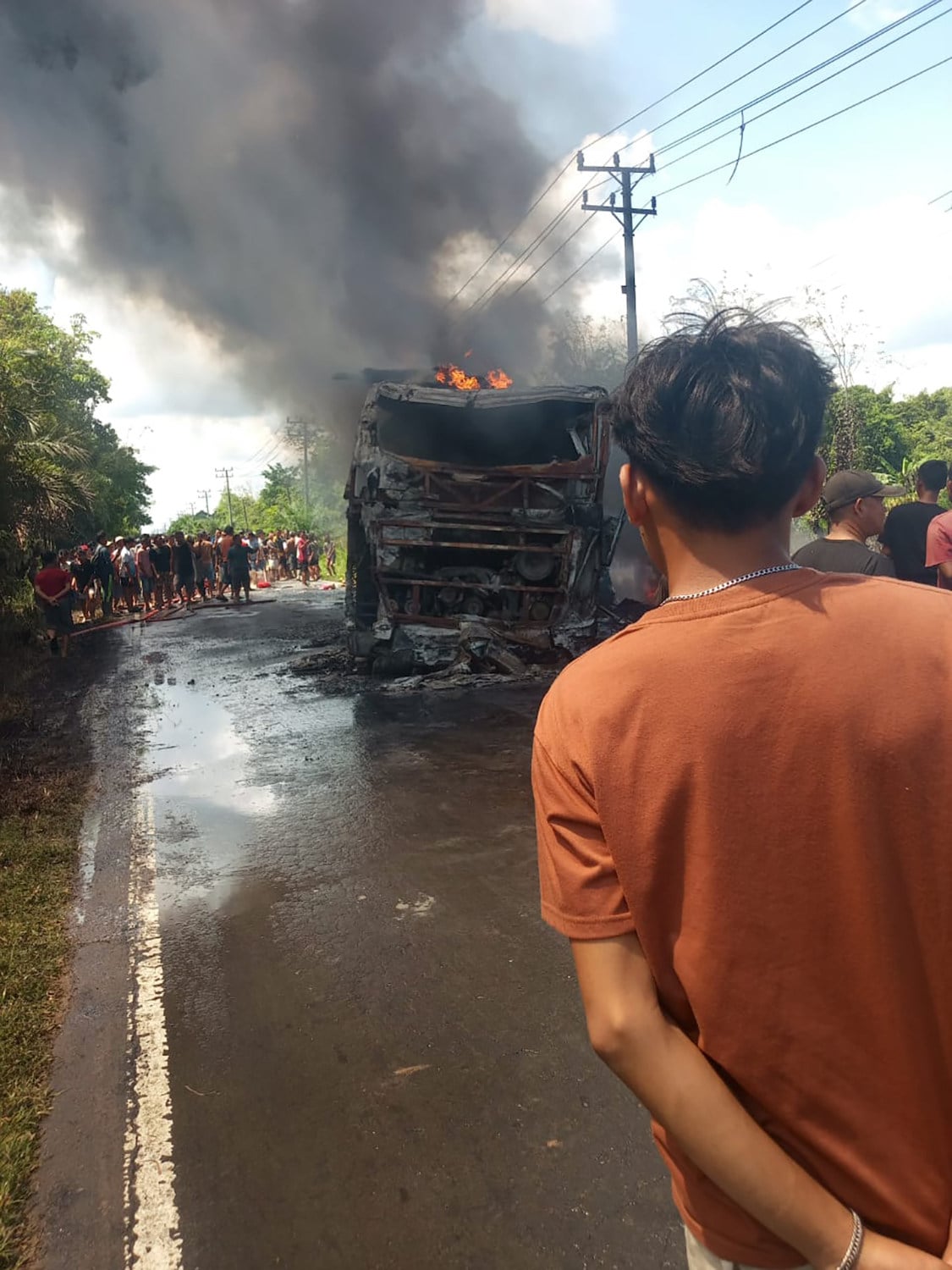 An intercity bus collided head-on with a tanker truck on a major highway in South Sumatra, Indonesia on Wednesday. Photo: Xinhua