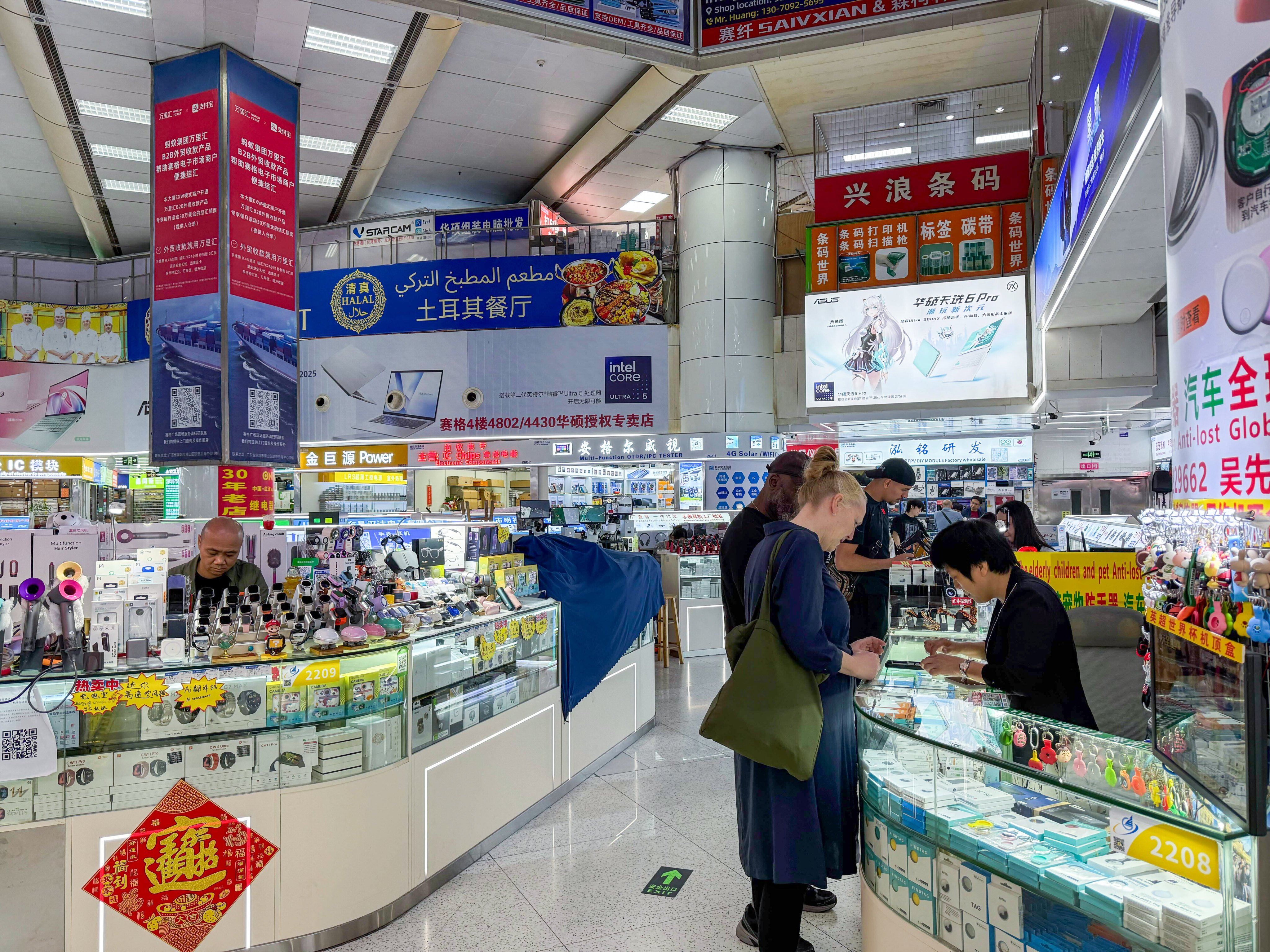 Prices for some of the most in-demand products, including fourth-generation dynamic random-access memory chips, or DDR4, have plunged about 40 per cent since peaking late last year. Photo: Iris Deng