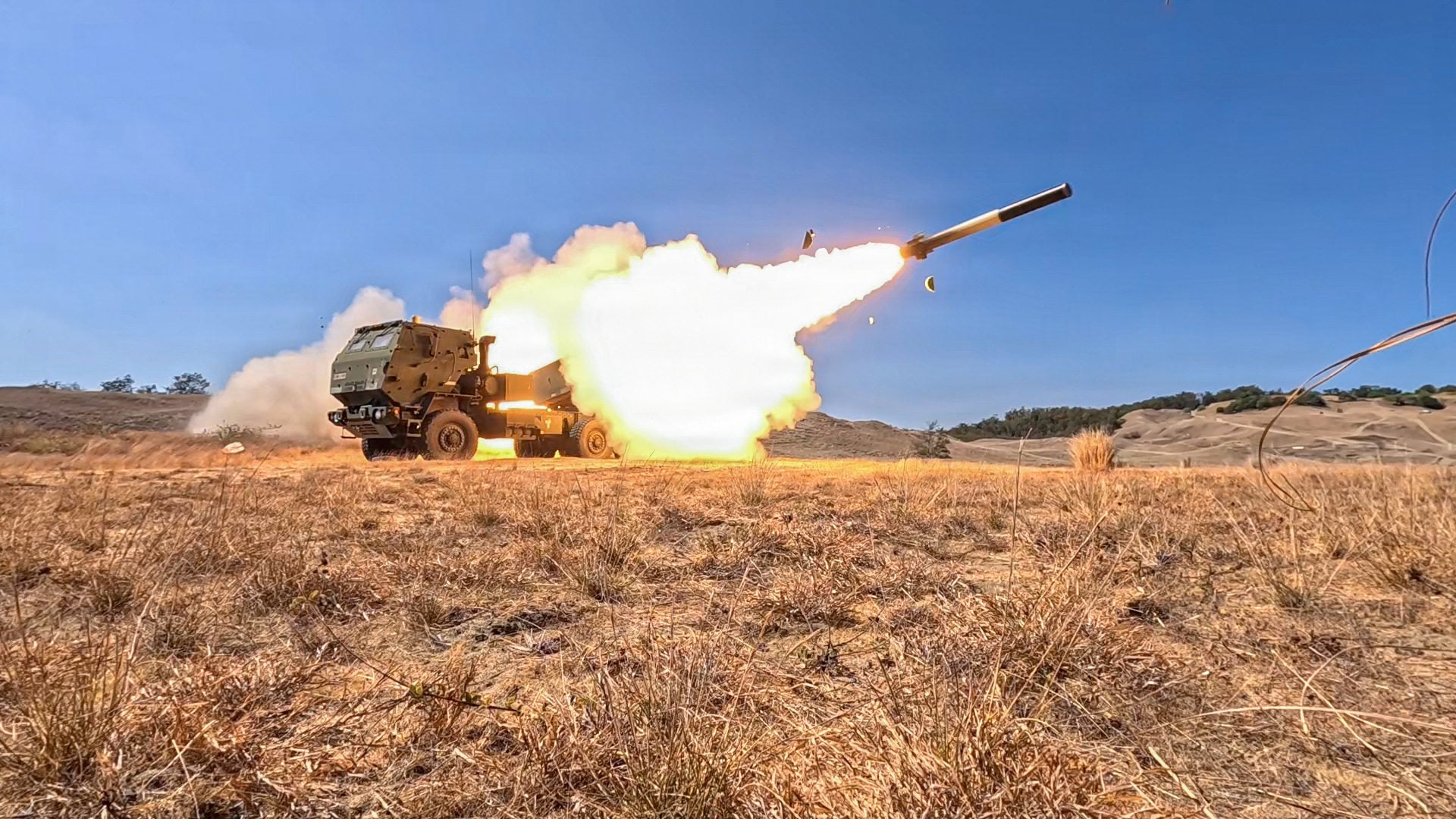US soldiers fire a HIMARS projectile during a counter-landing live-fire exercise on Monday as part of Balikatan 2026 at La Paz Sand Dunes, Laoag City, the Philippines. Photo: US Army