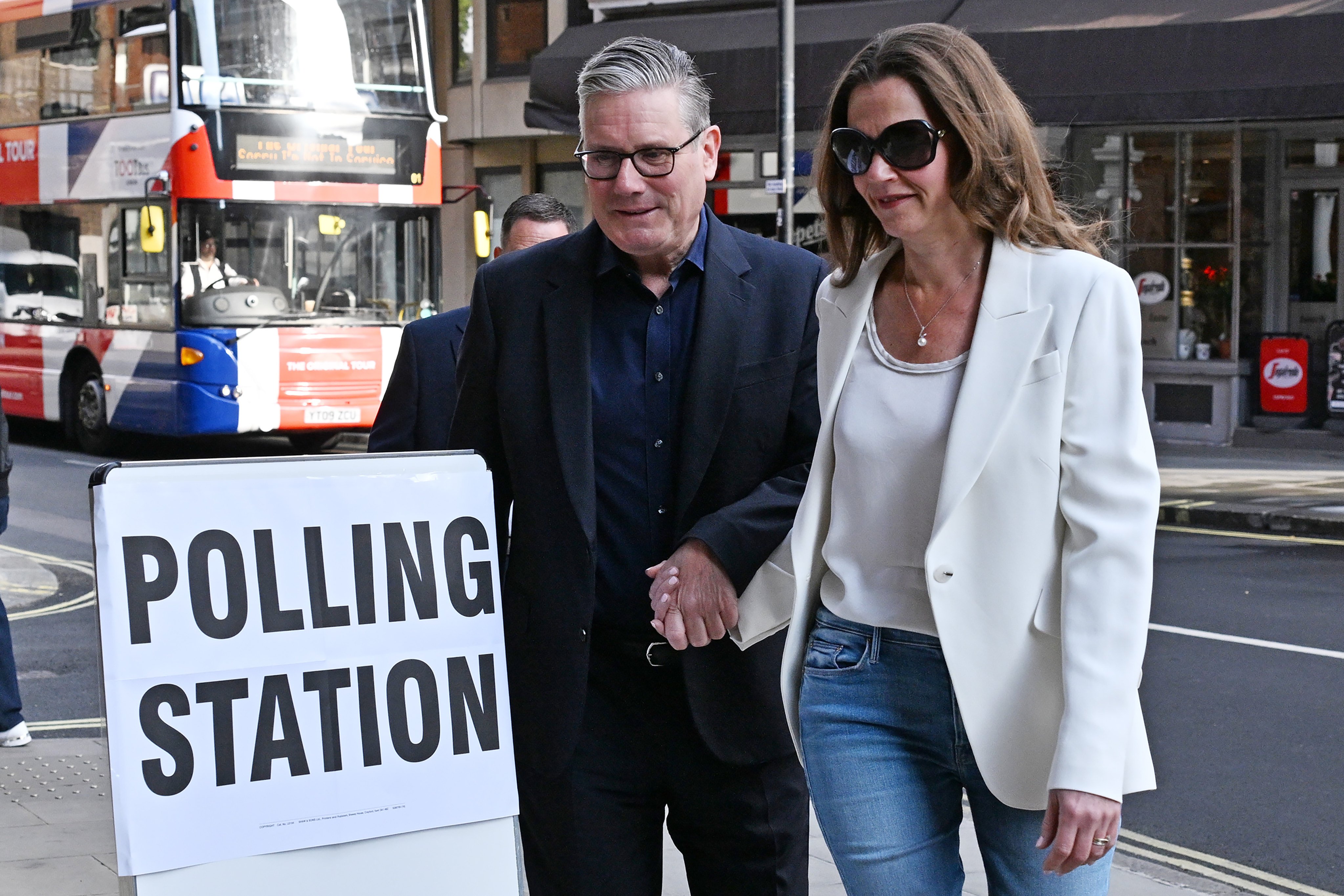 British Prime Minister Keir Starmer and his wife arrive at a polling station in London on Thursday. Photo: Xinhua