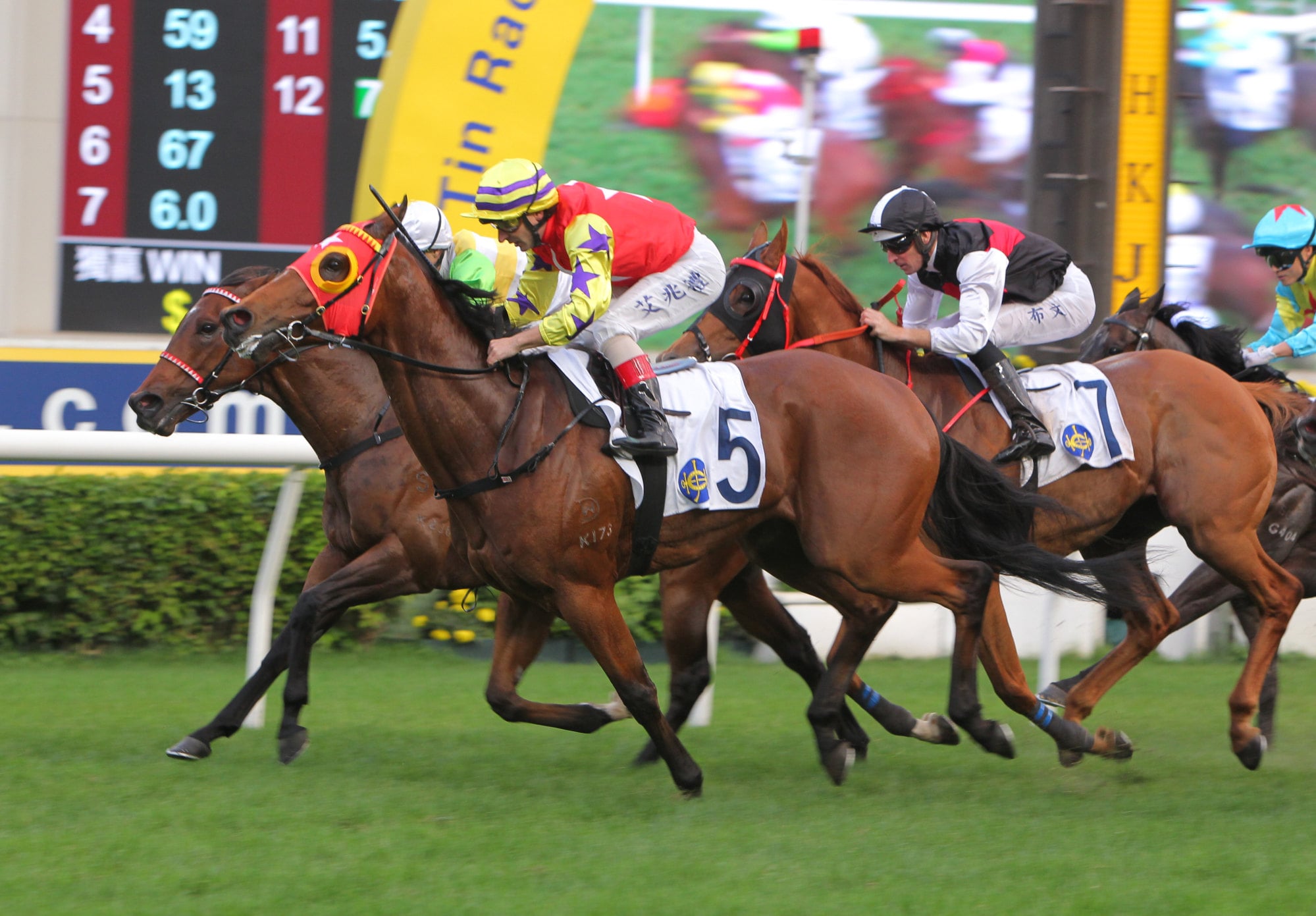 Crimson Flash scores under Andrea Atzeni.