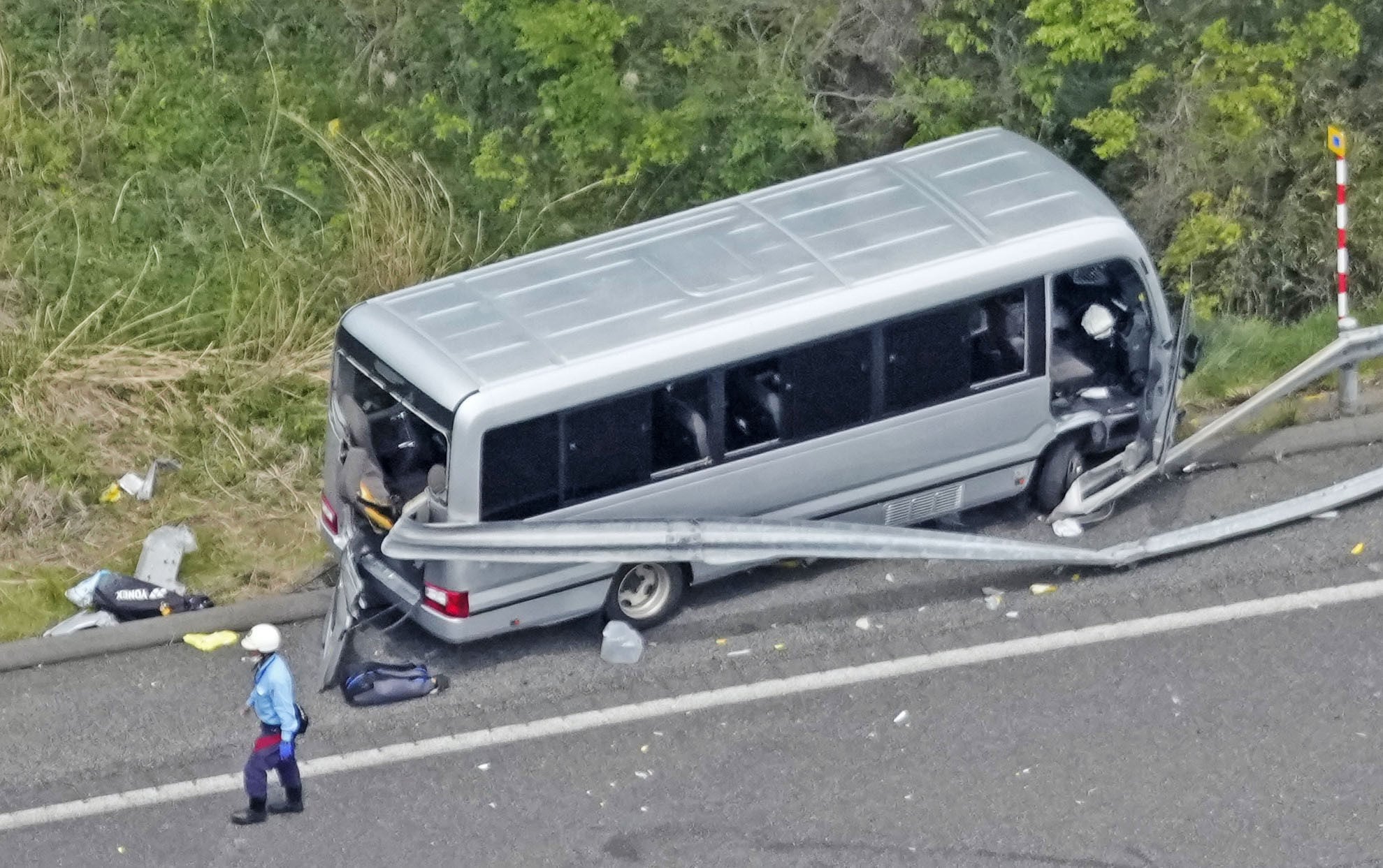 Photo taken from a Kyodo News helicopter on Wednesday shows a  bus that ploughed into a crash barrier on the Banetsu Expressway in Koriyama, Fukushima prefecture. 
Photo: Kyodo