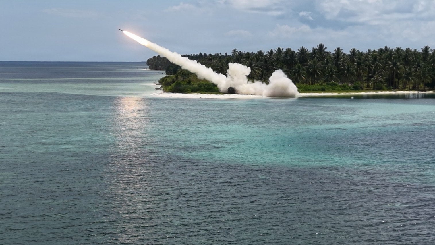 US soldiers fire a HIMARS practice rocket after rolling off a landing craft during terrain security operations at Balabac Island in Palawan province as part of Balikatan 2026 on May 3. Photo: US Army