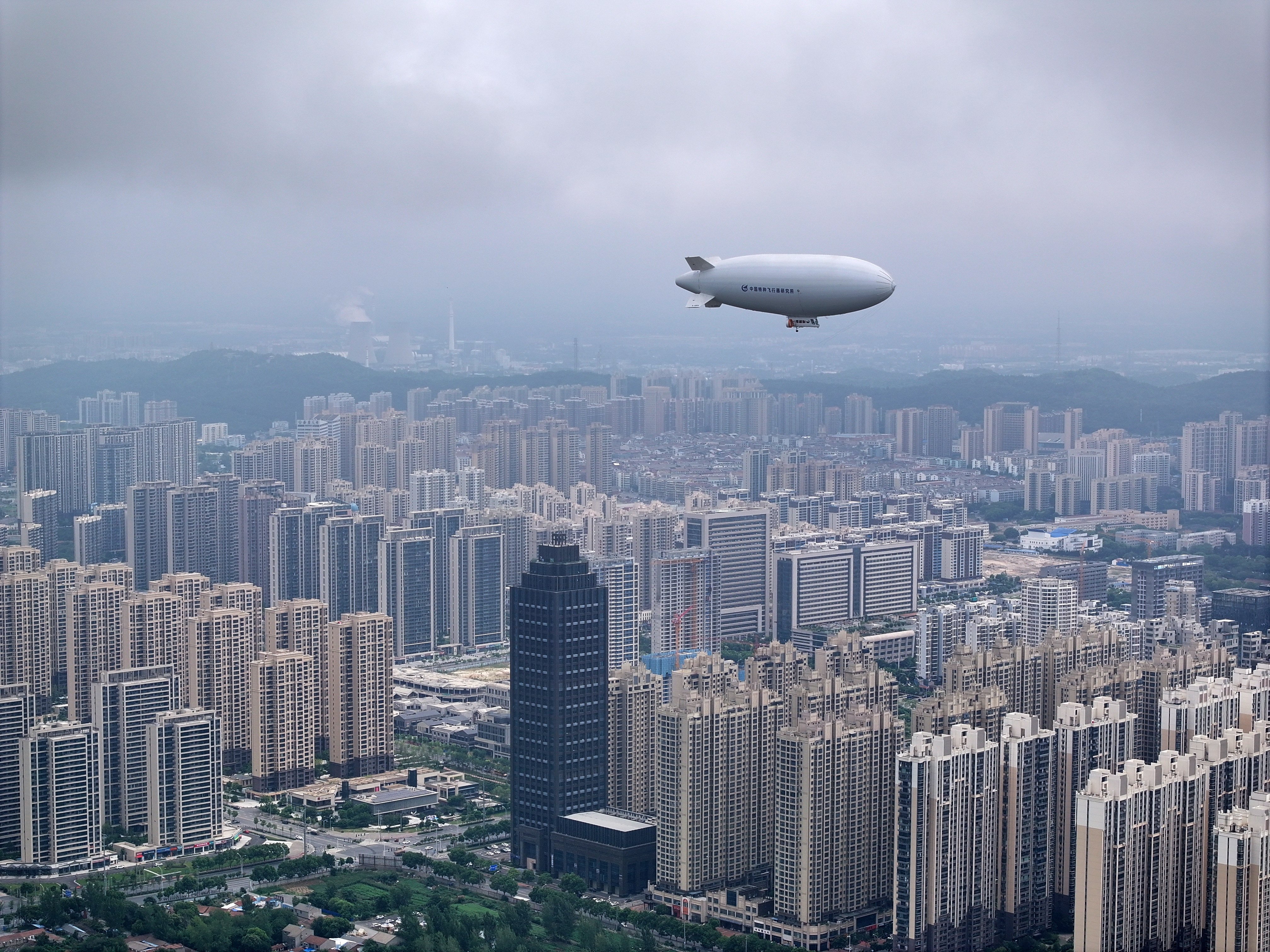 An AS700 airship conducts a test flight above the city of Jingmen in central China’s Hubei Province. Photo: Xinhua